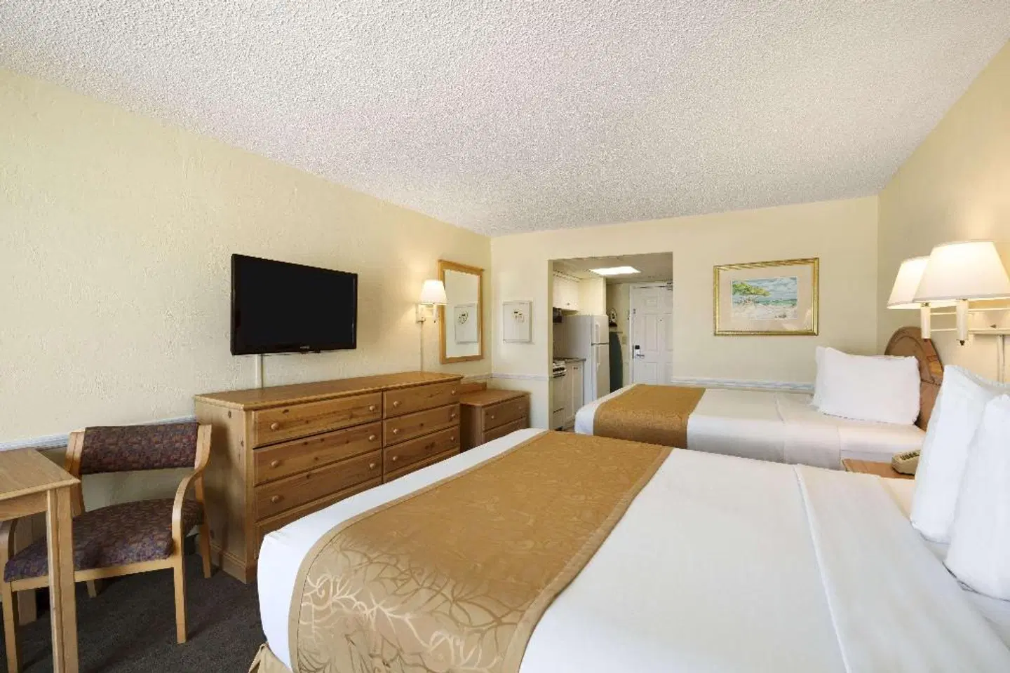 Days Inn by Wyndham Daytona Oceanfront ROOM_EXAMPLE