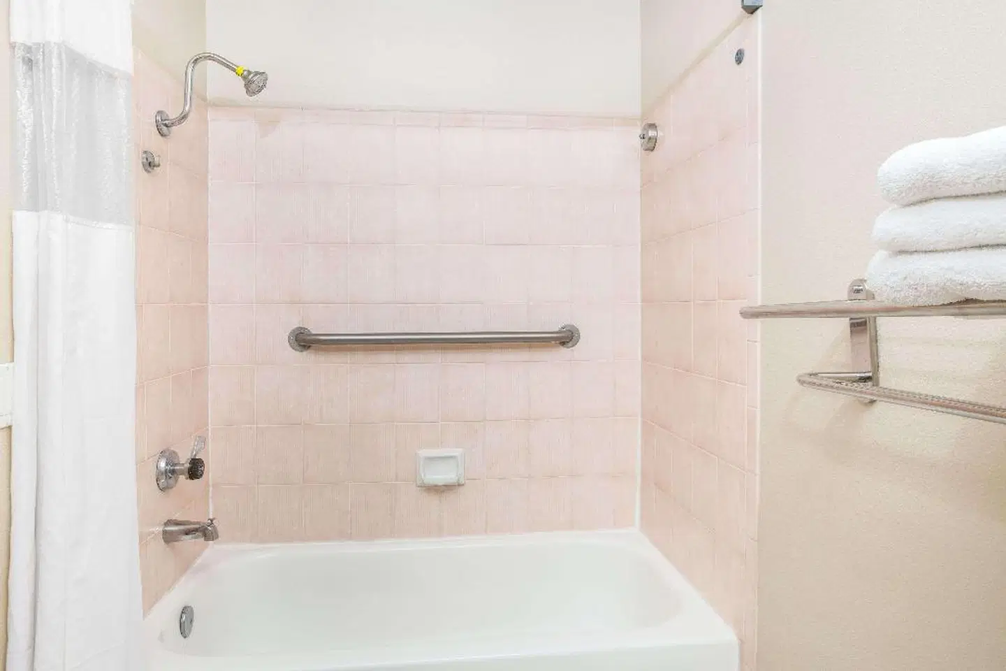 Days Inn by Wyndham Near City Of Hope BATHROOM