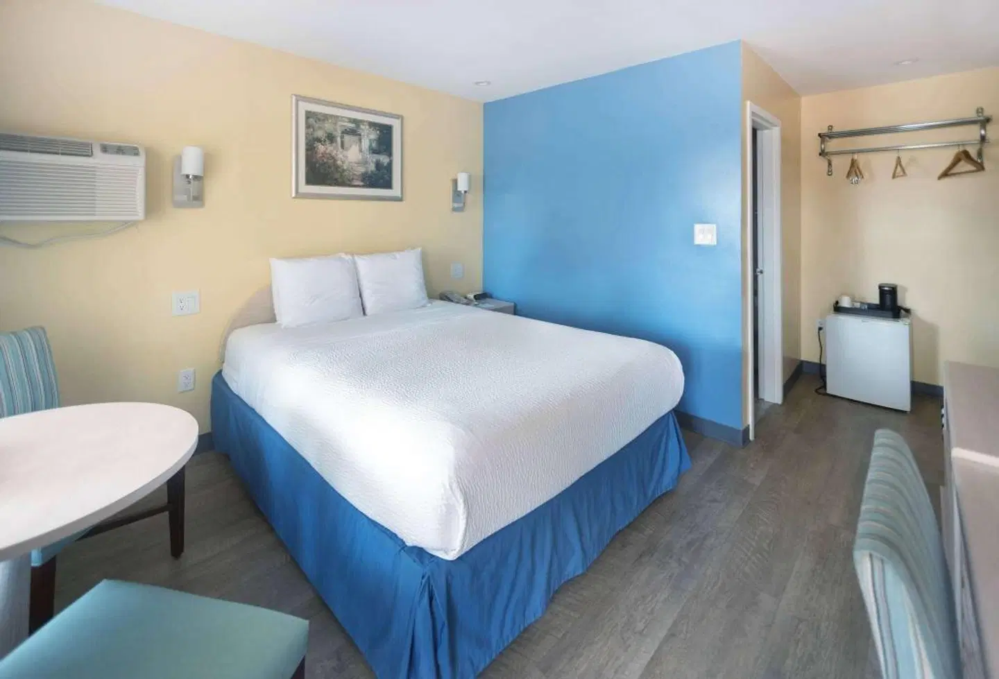 Days Inn by Wyndham Hicksville Long Island ROOM_EXAMPLE