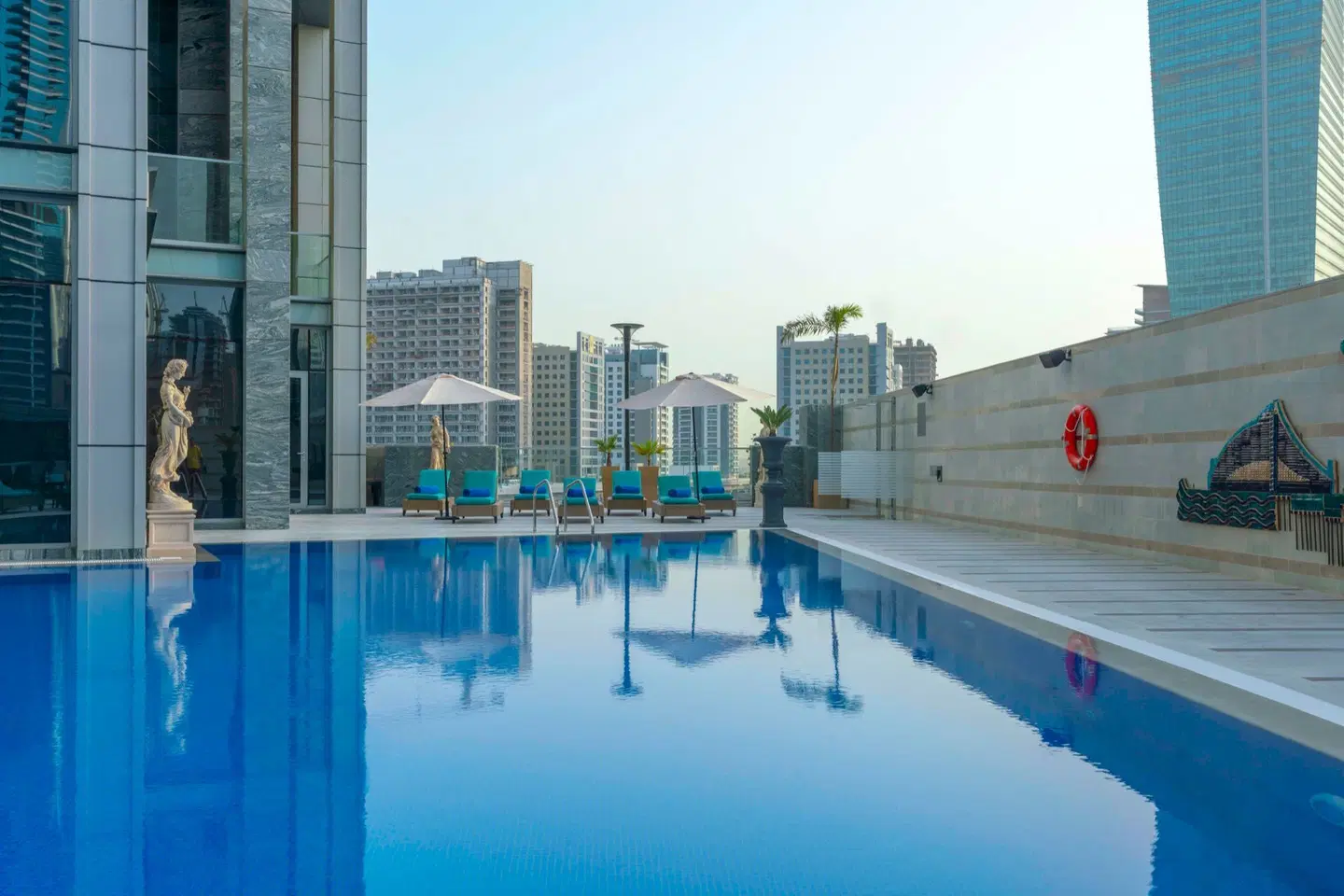Renaissance Business Bay Hotel Dubai OUTDOOR_POOL