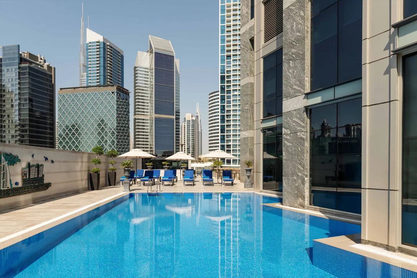Renaissance Business Bay Hotel Dubai OUTDOOR_POOL