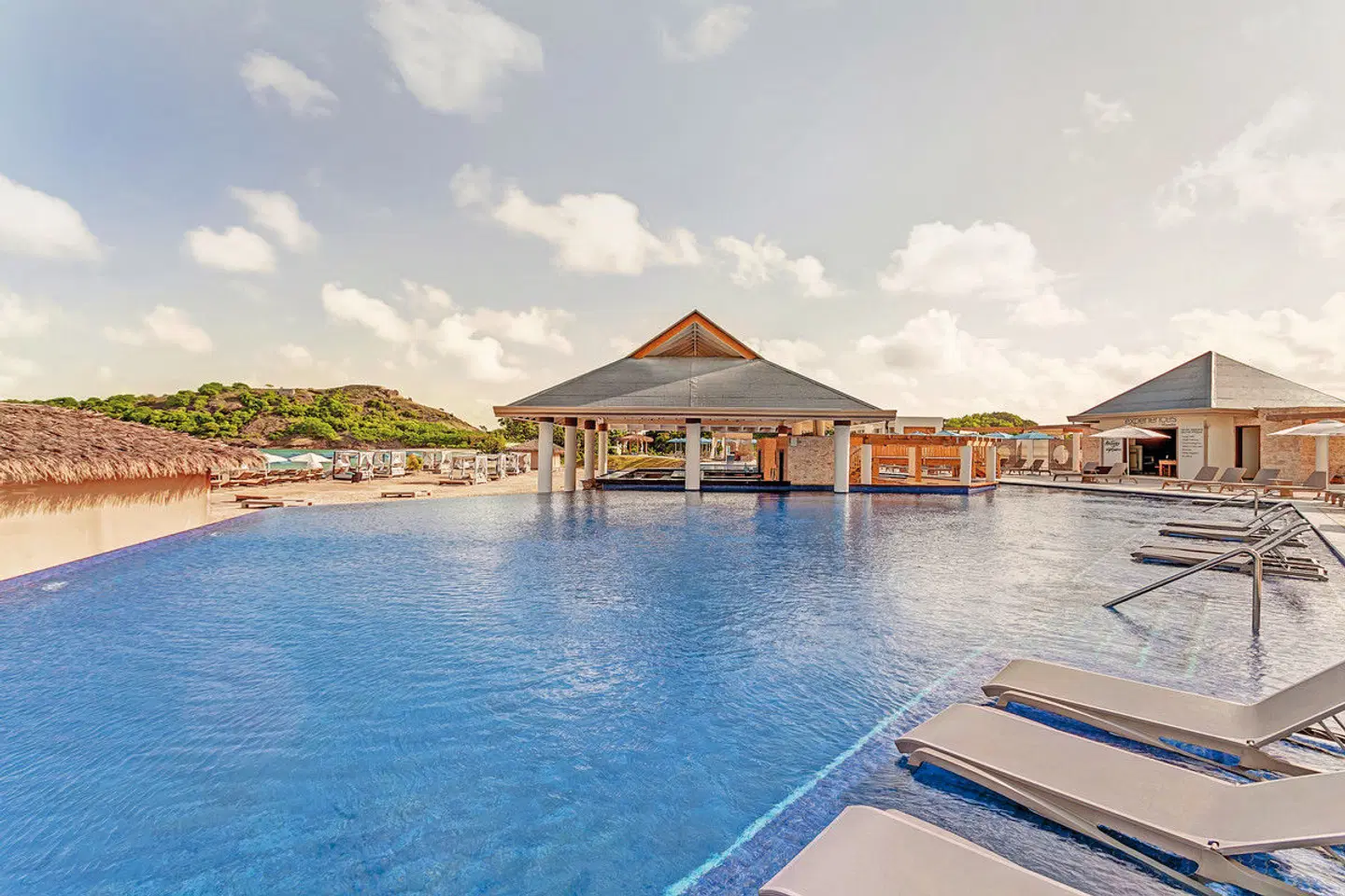 Royalton Antigua, An Autograph Collection All-Inclusive Resort OUTDOOR_POOL