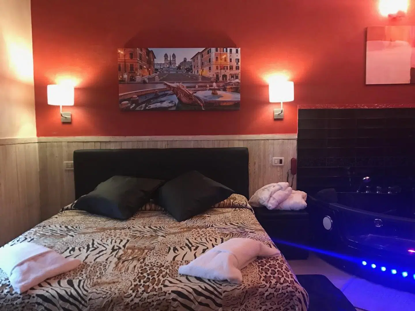 Pyramid HEALTH_BEAUTY