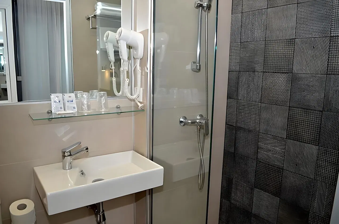 Hostal San Lorenzo BATHROOM