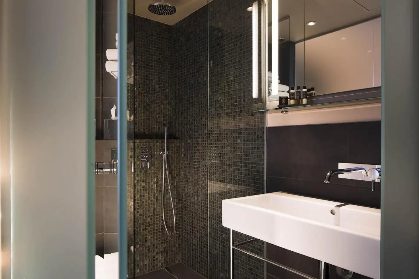 Best Western Quartier Latin Pantheon BATHROOM