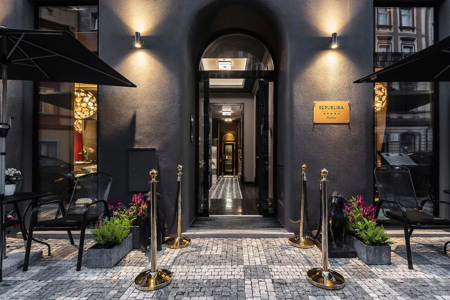 Hotel Republika & Suites EXTERIOR