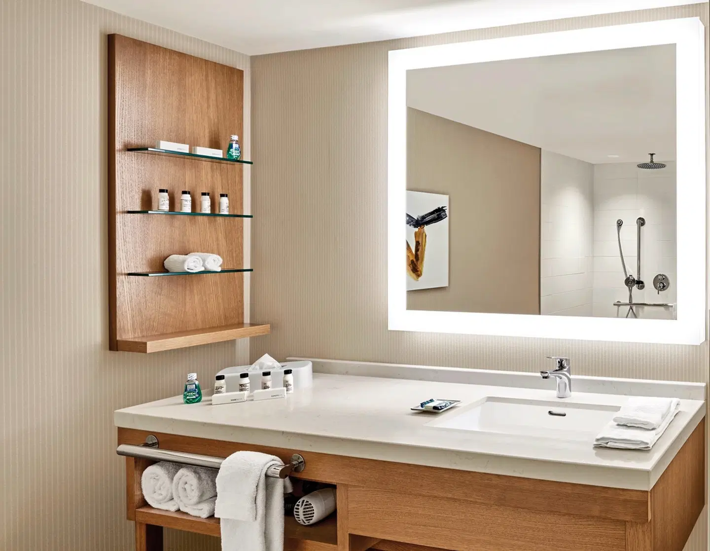 Delta Hotels by Marriott Calgary Downtown BATHROOM