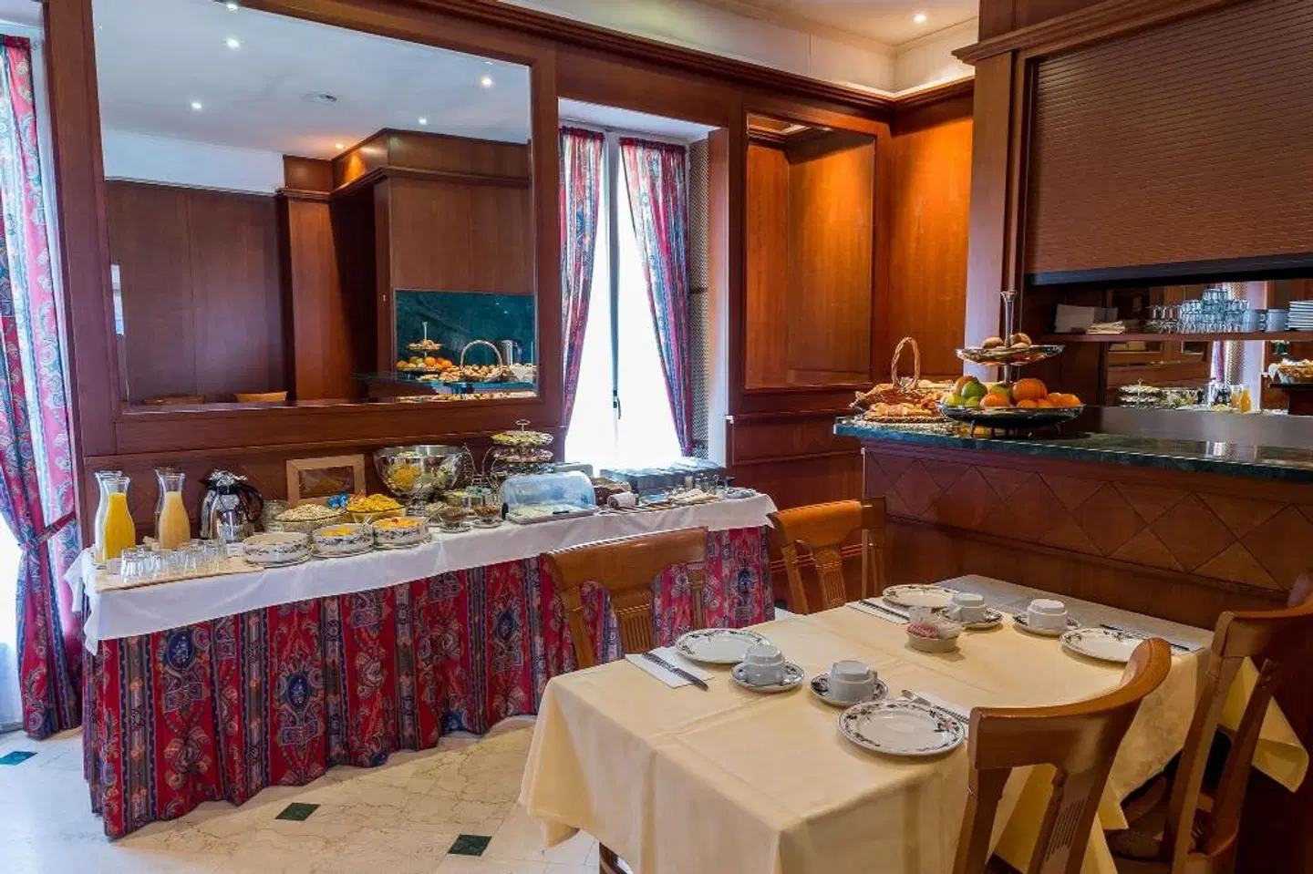 Diplomate RESTAURANT