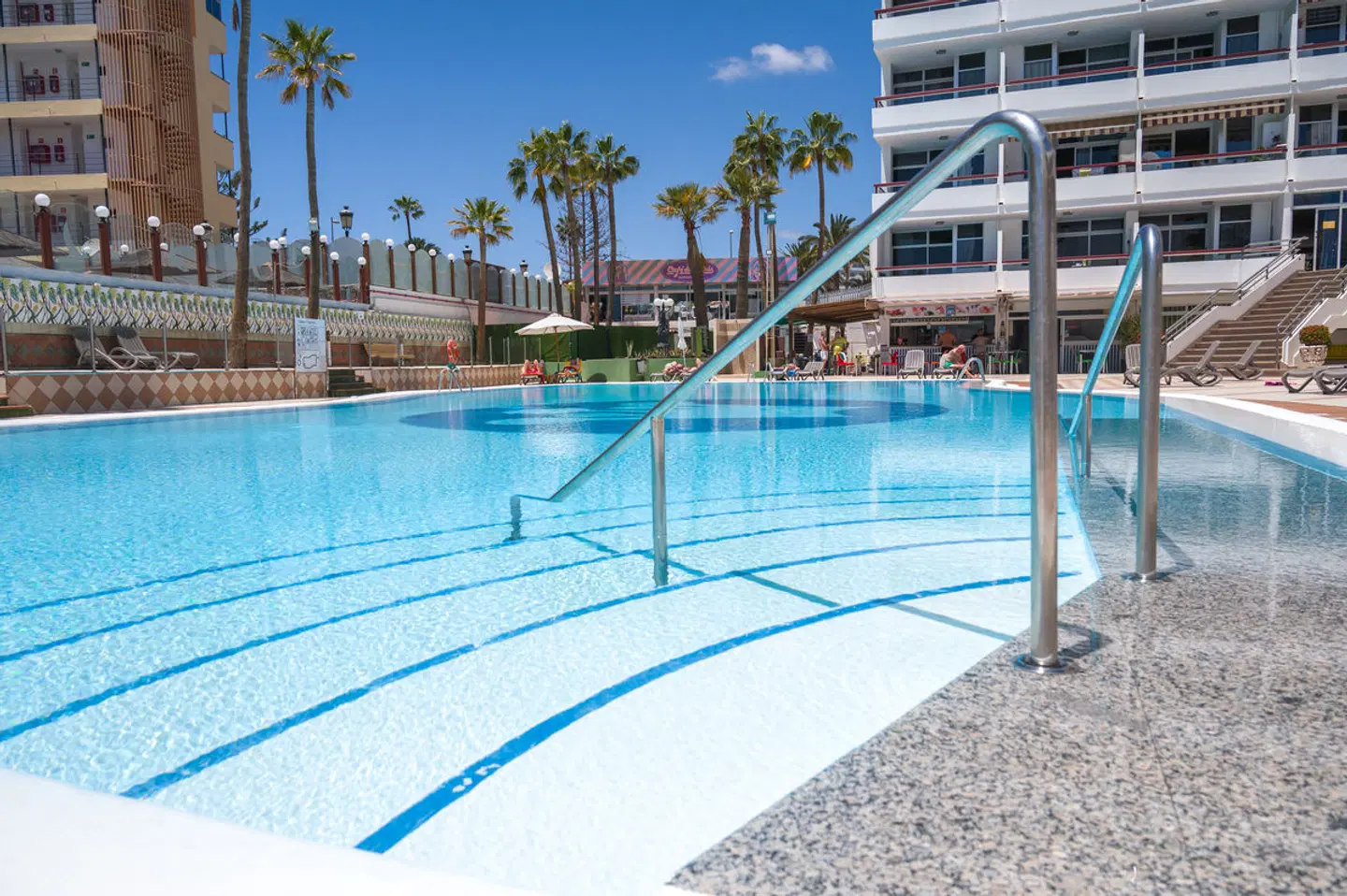 Corona Blanca OUTDOOR_POOL