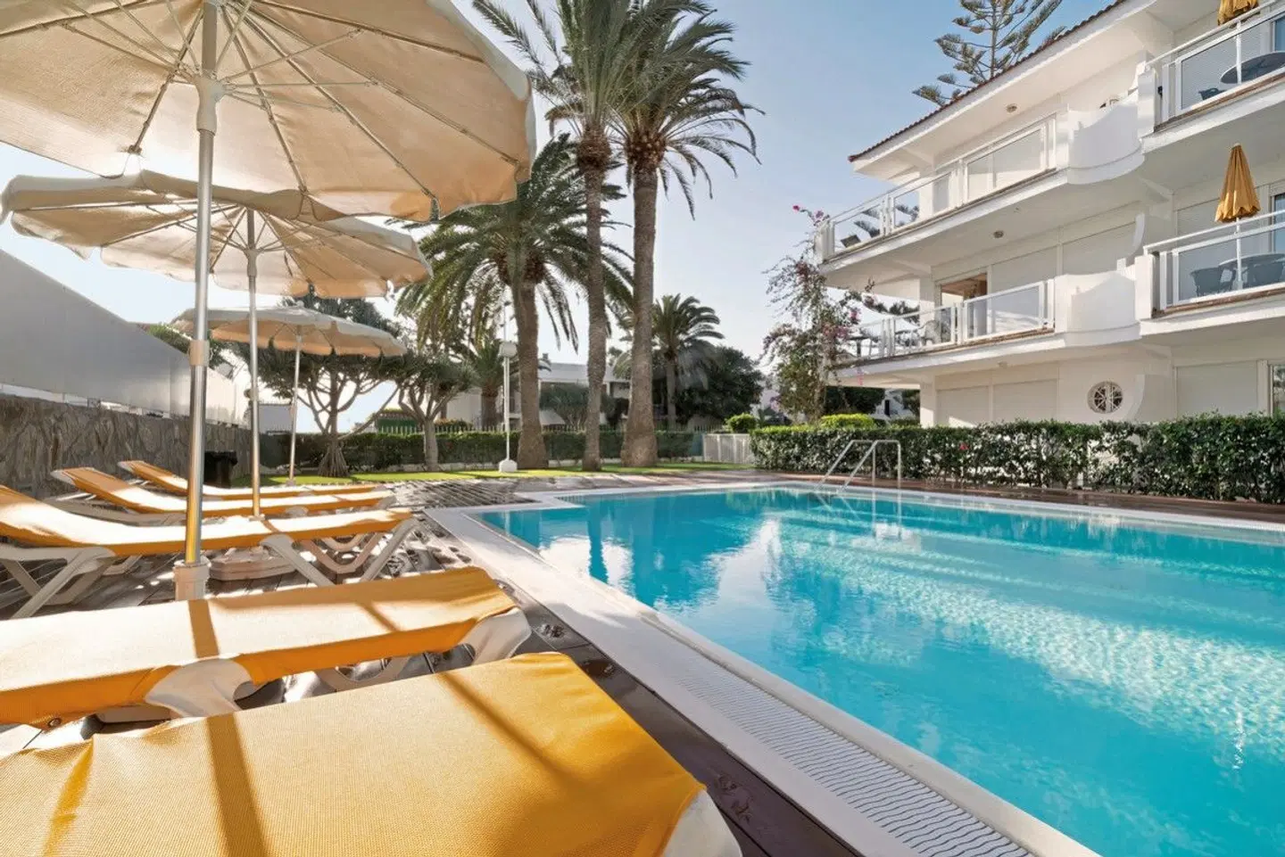 Apartamentos Montemayor OUTDOOR_POOL