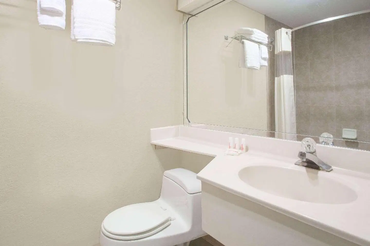 Days Inn by Wyndham Ocala North Badezimmer