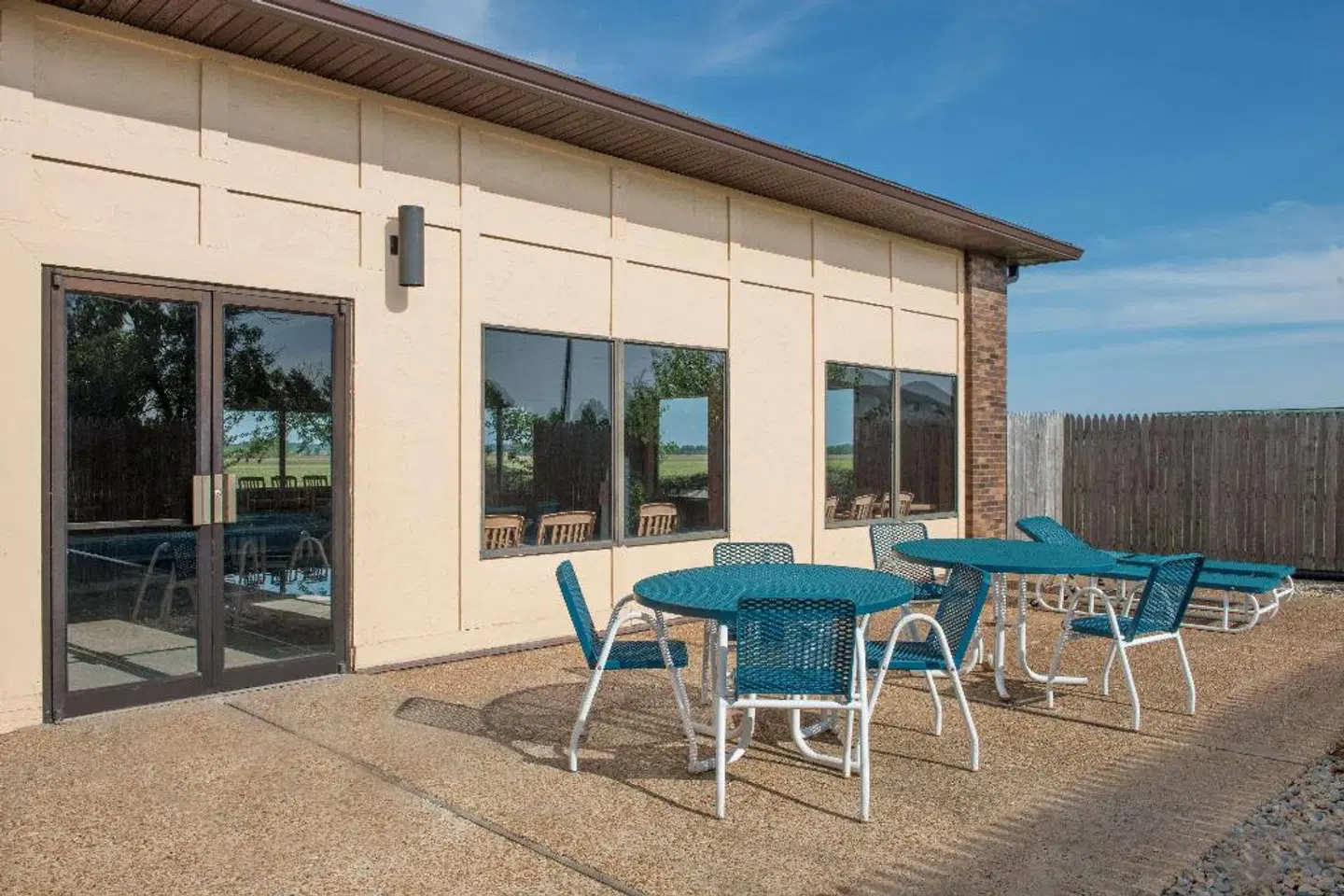 Days Inn by Wyndham Pontoon Beach Terrasse