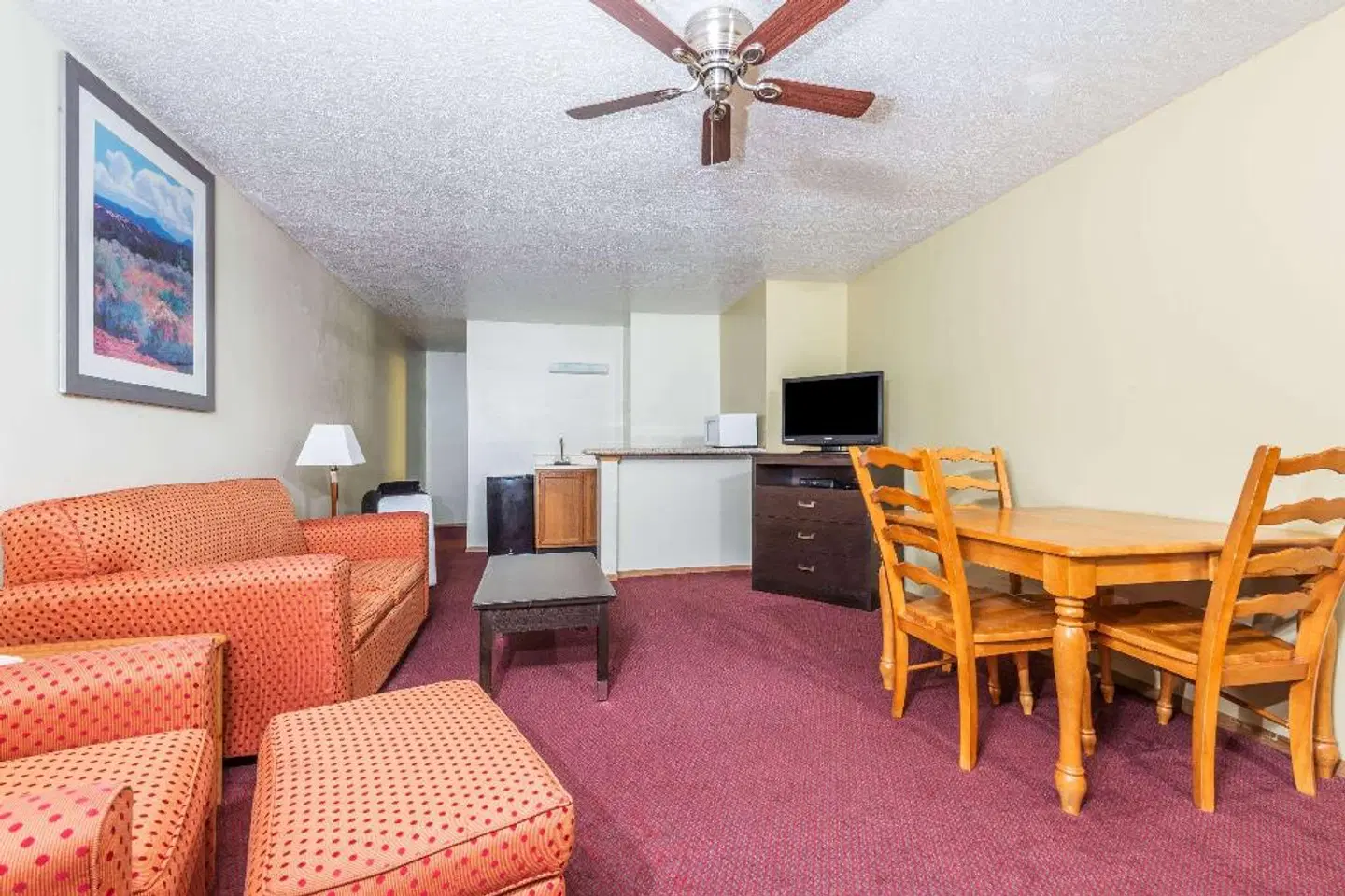 Days Inn by Wyndham Pueblo ROOM_EXAMPLE
