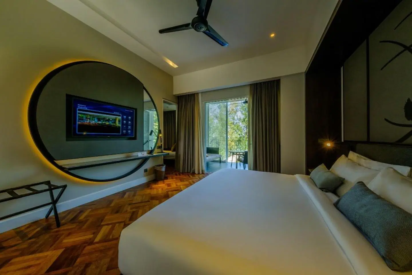 Lone Pine Hotel ROOM_EXAMPLE