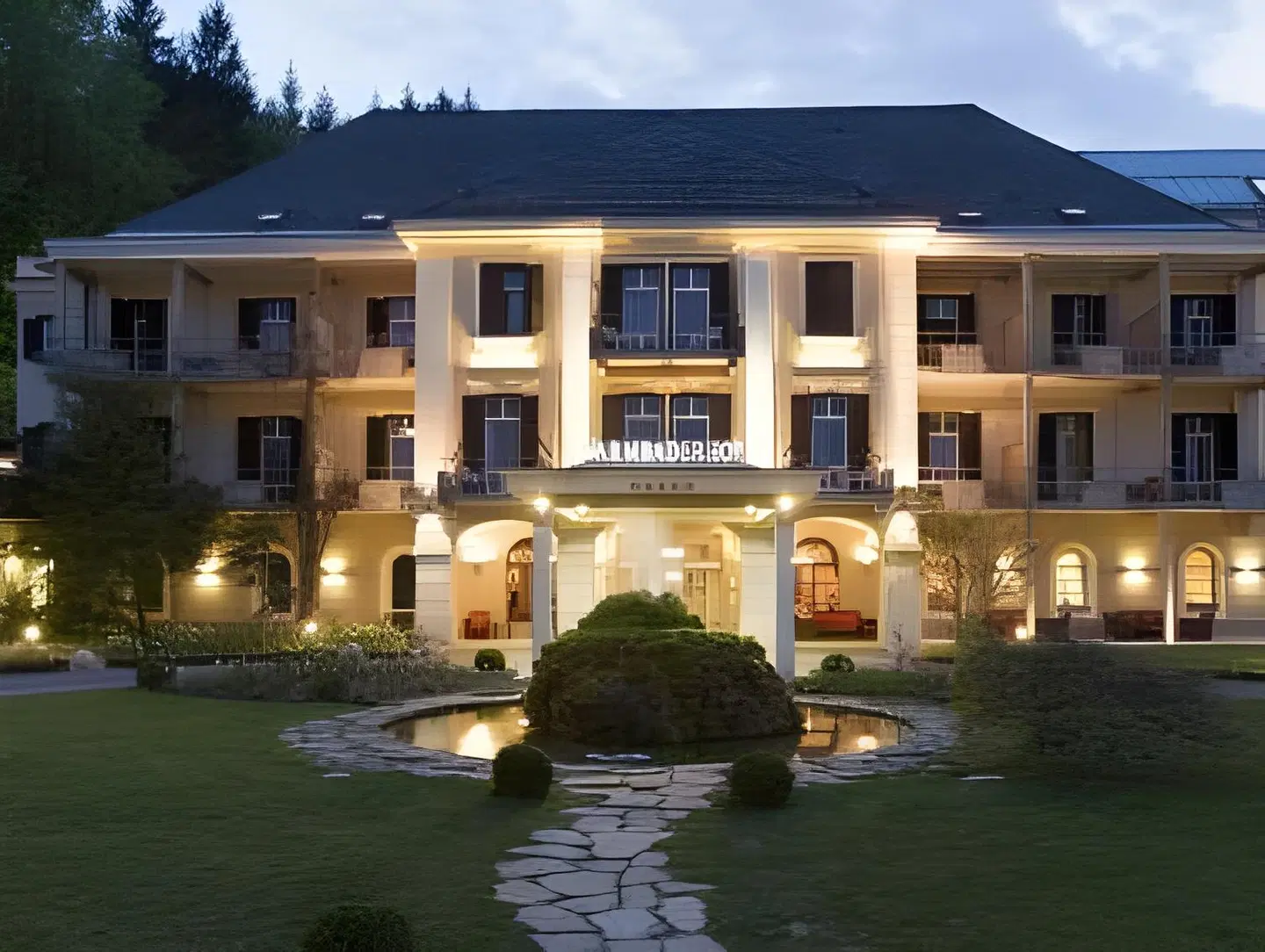 Hotel Warmbaderhof EXTERIOR