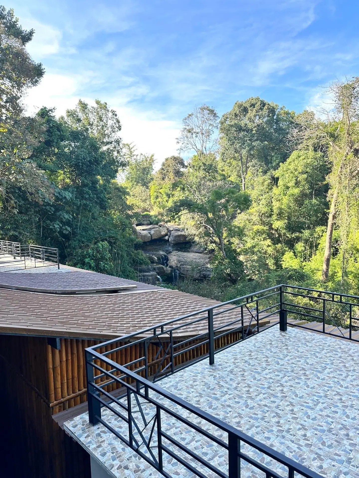 Sainamtok Resort TERRACE