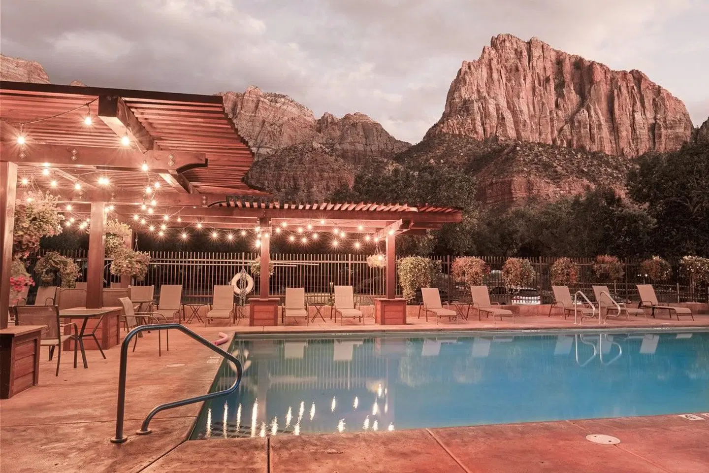 Cable Mountain Lodge TERRACE