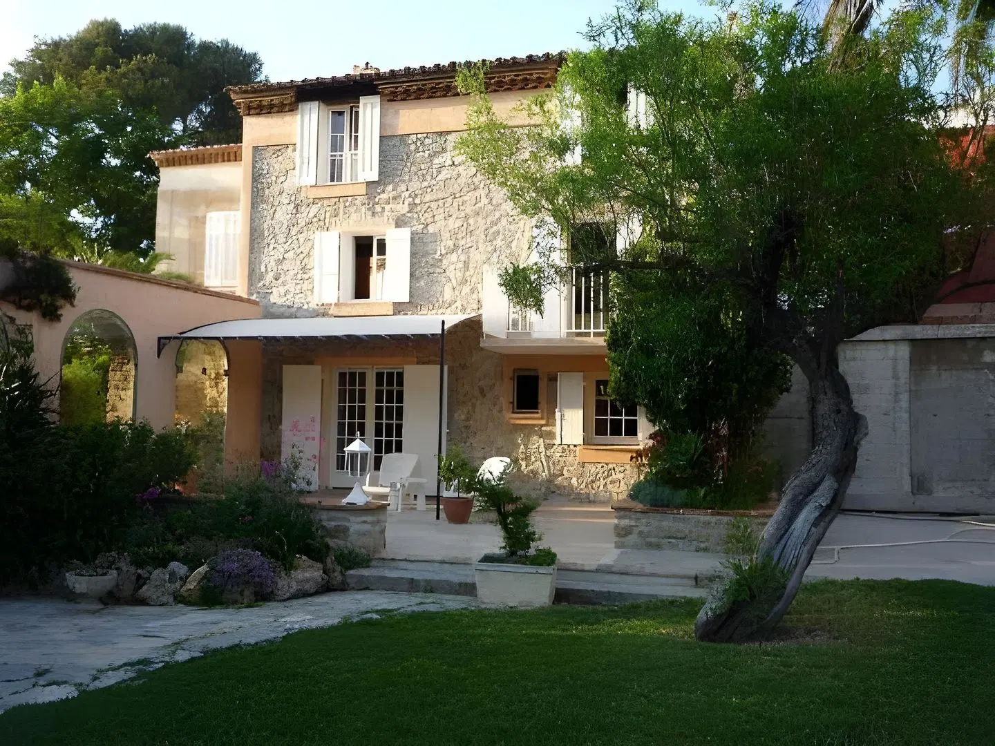 L' Escapade Hotel EXTERIOR