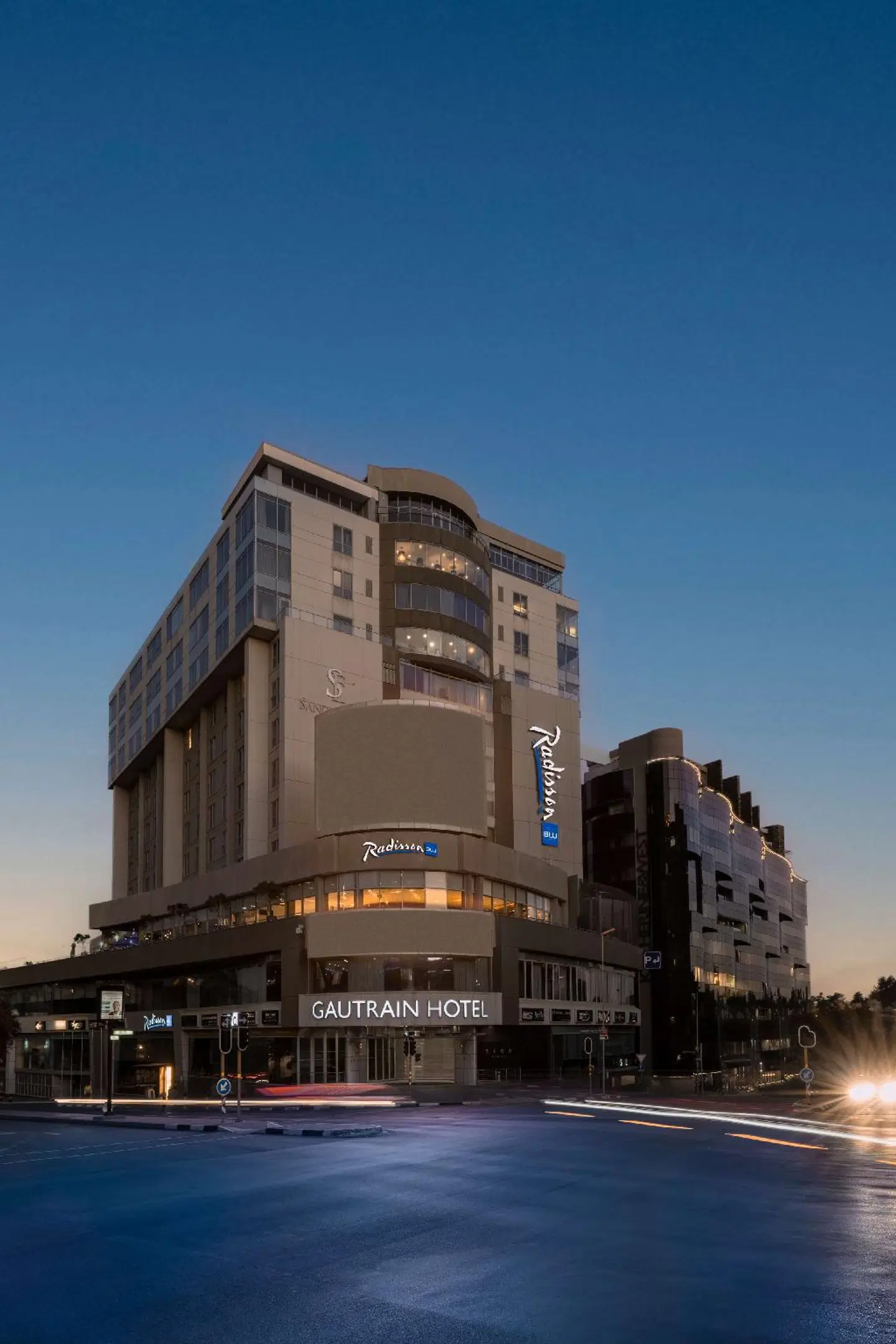 Radisson Blu Gautrain Hotel, Sandton Johannesburg EXTERIOR