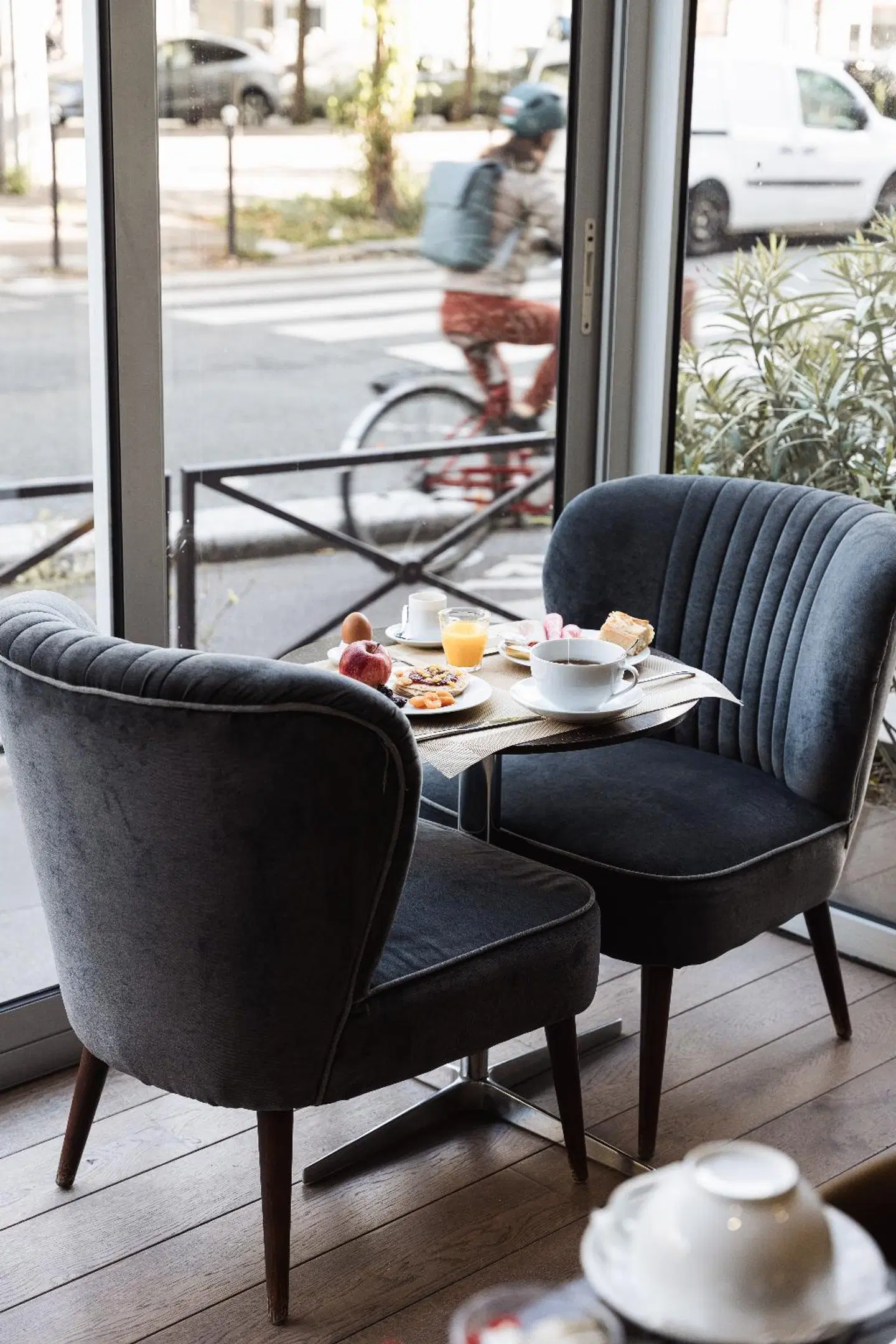 Eiffel Segur RESTAURANT