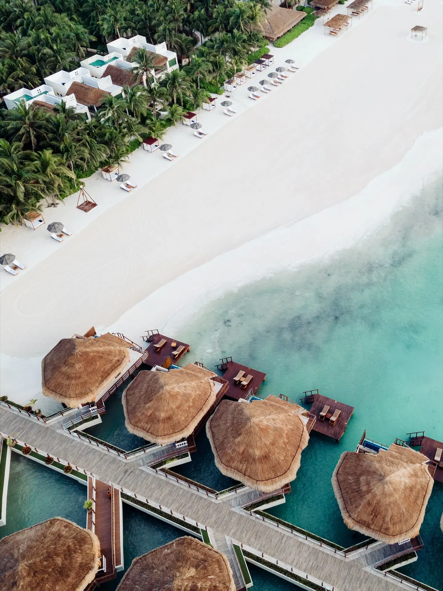Palafitos Overwater Bungalows Strand