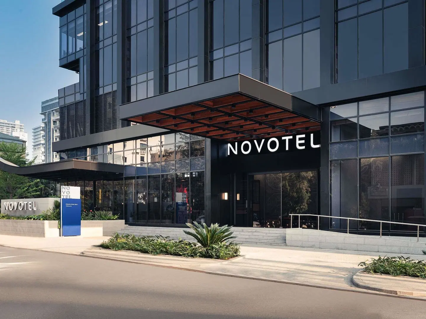 Novotel Phnom Penh Bkk 1 EXTERIOR