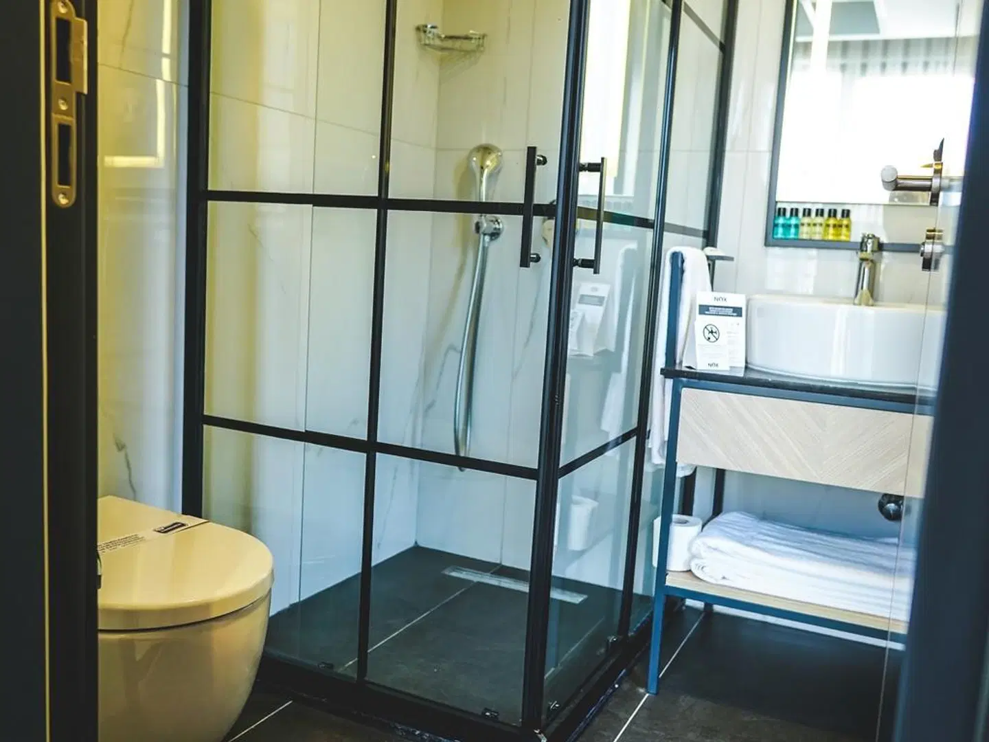 N' HOTEL LARA BATHROOM