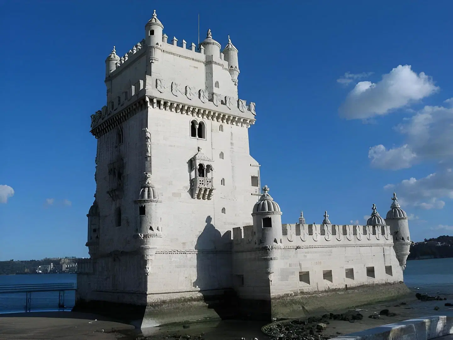 Jeronimos 8 EXTERIOR