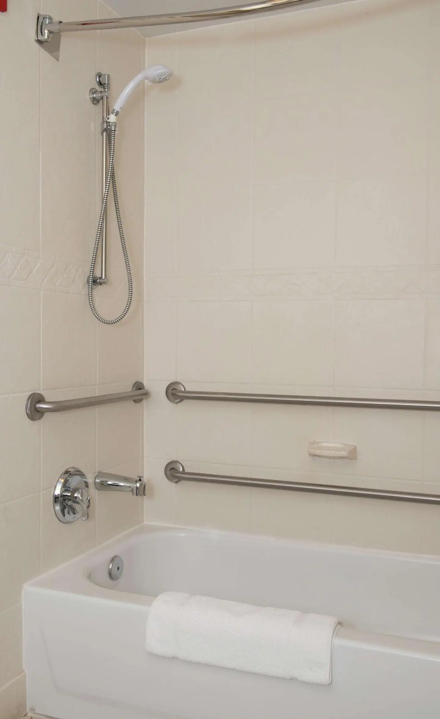 Hilton Garden Inn Charlotte North BATHROOM