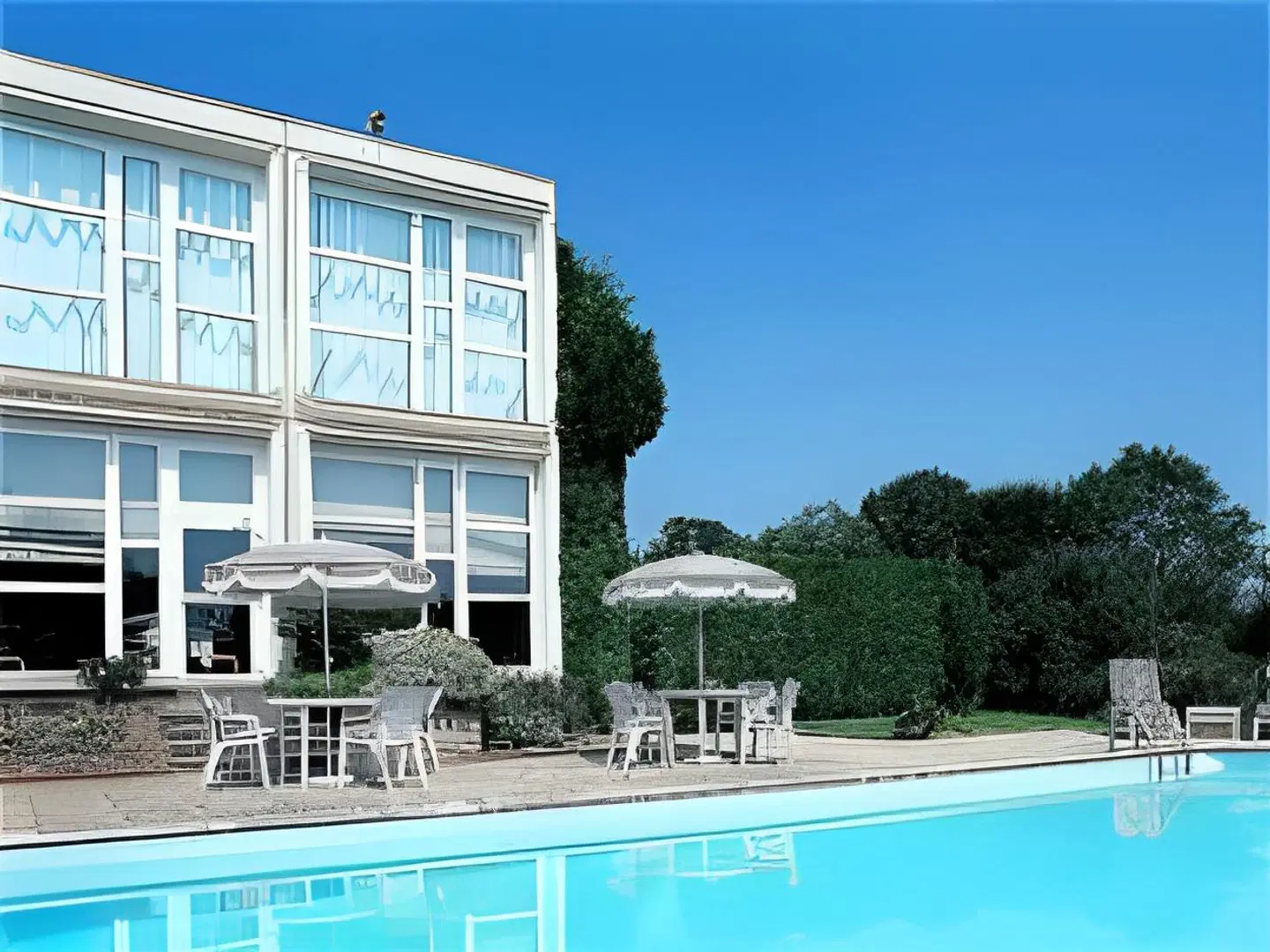 Brit Hotel Rouen Sud Val De Reuil OUTDOOR_POOL