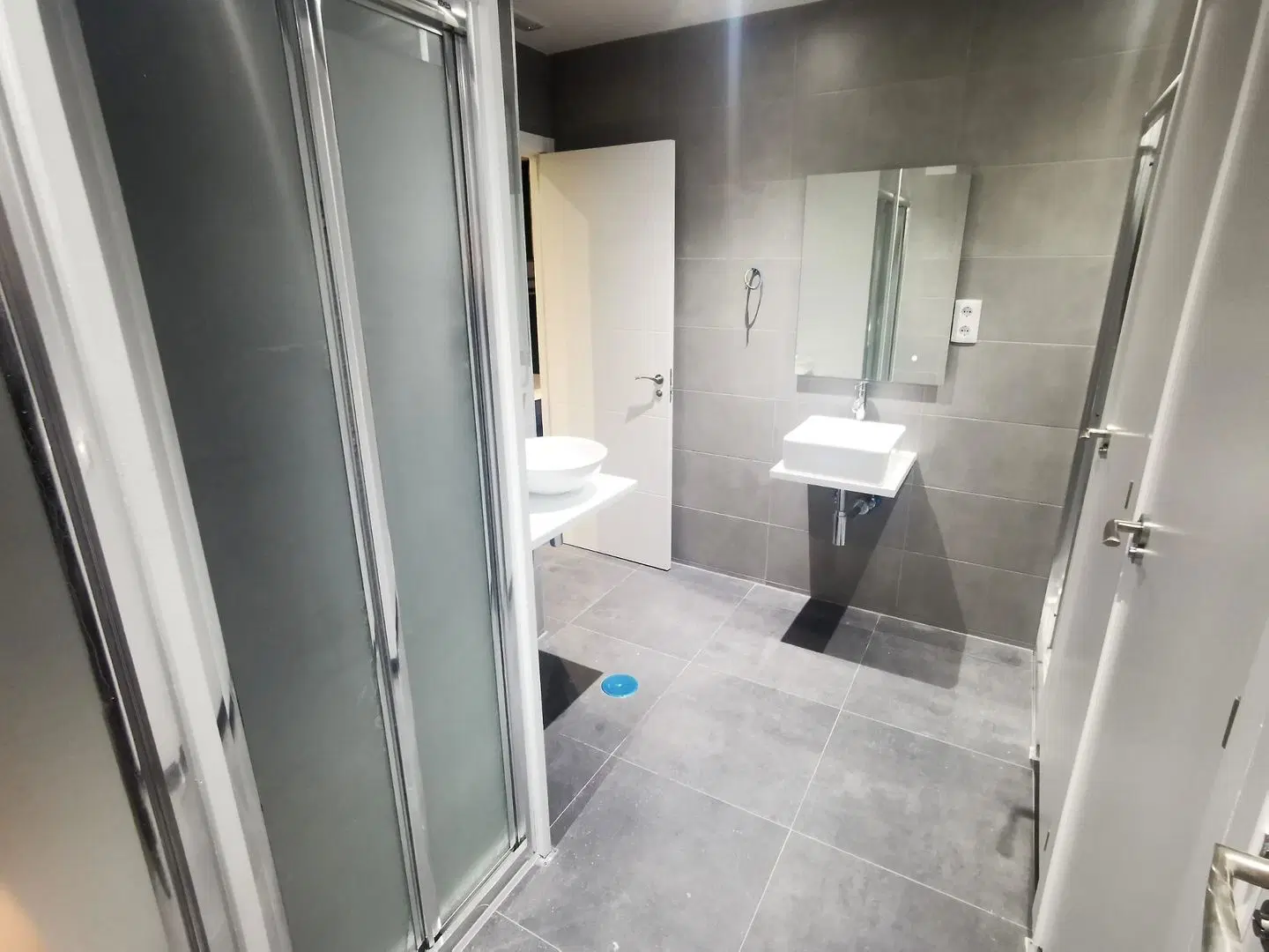 Madriz Hostel BATHROOM