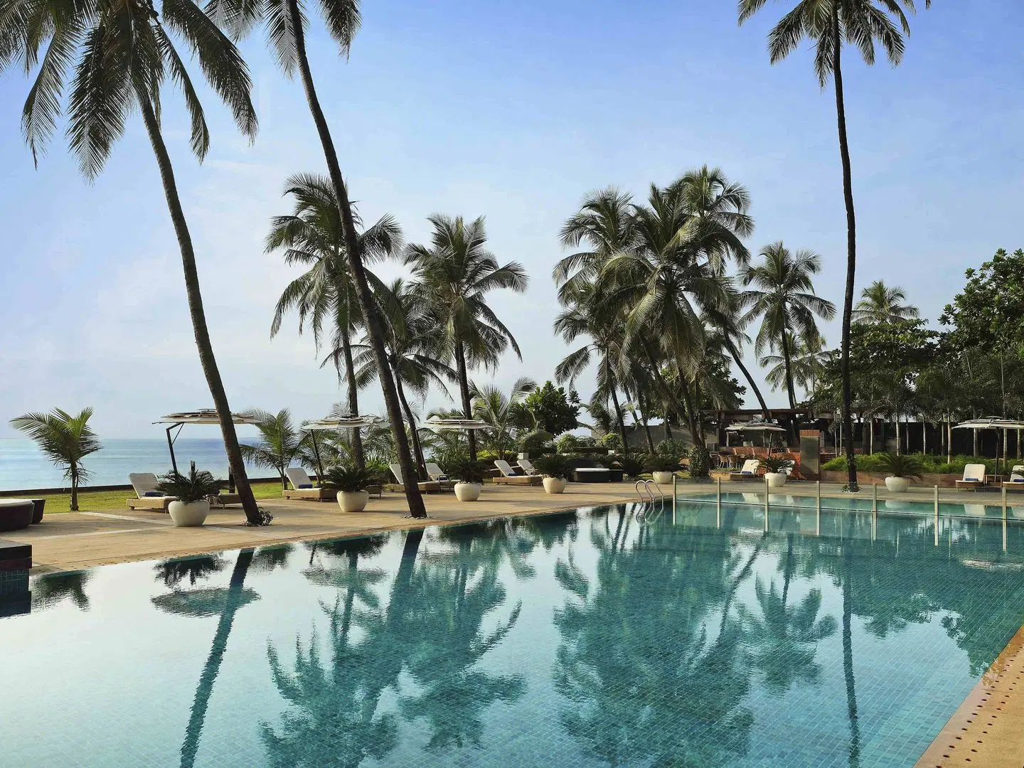 Novotel Mumbai Juhu Beach Hotel OUTDOOR_POOL