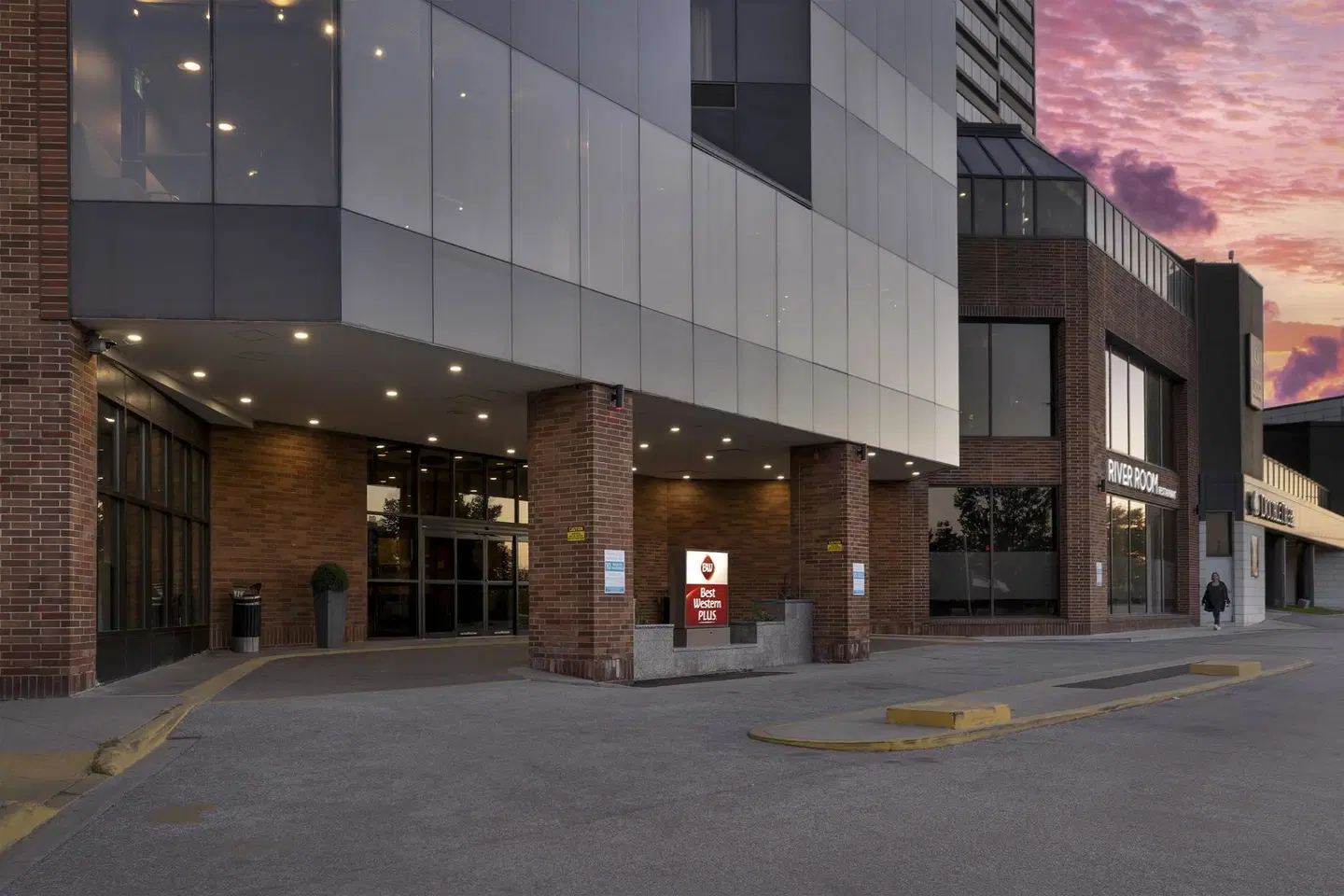 Best Western Plus Waterfront Hotel EXTERIOR