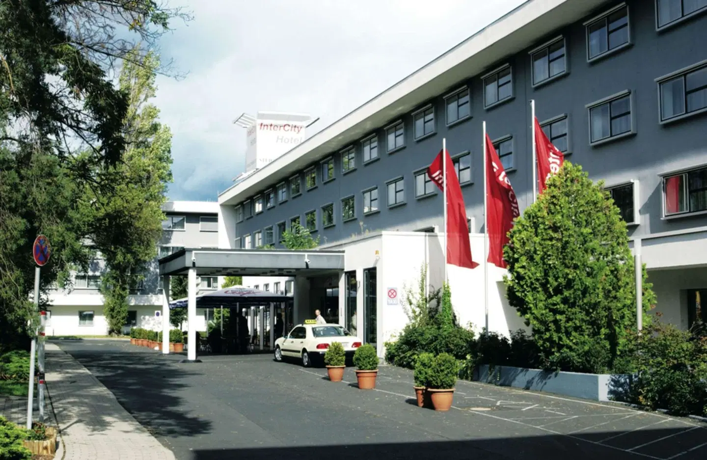 InterCityHotel Frankfurt Airport EXTERIOR