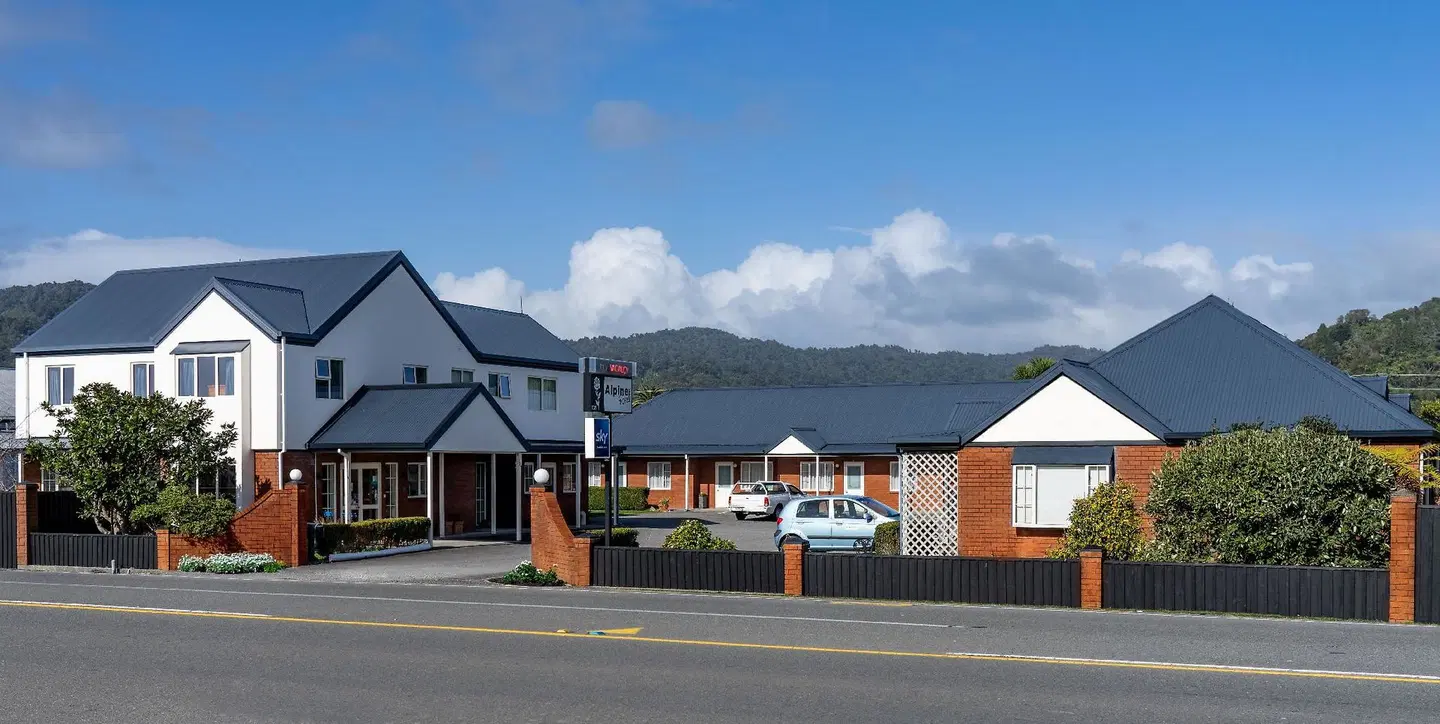 Alpine Rose Motel EXTERIOR