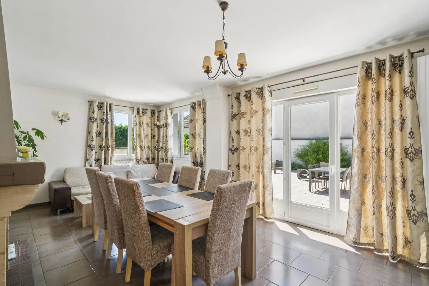 Roissy Chambres Restaurant