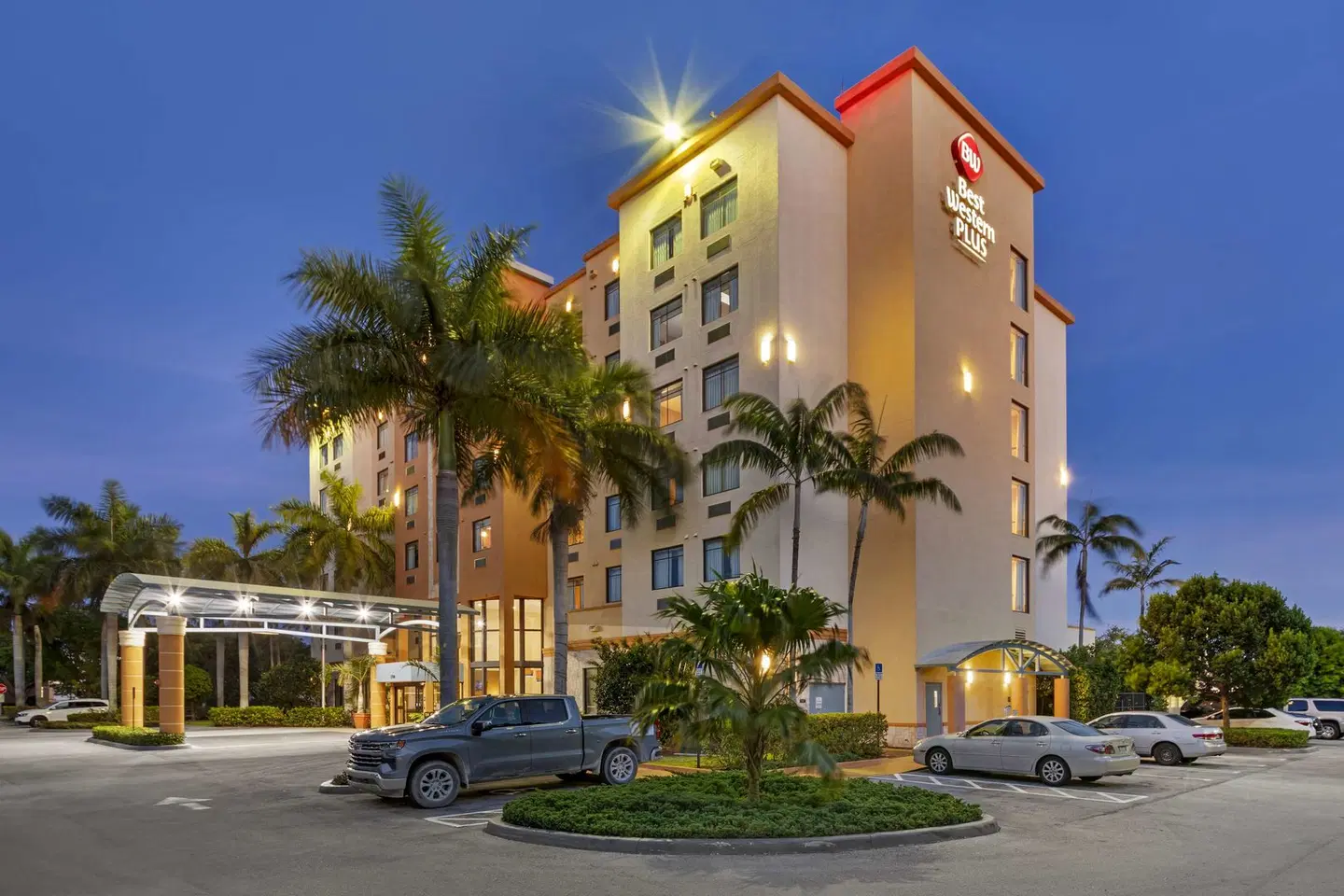 Best Western Plus Kendall Airport Hotel & Suites EXTERIOR