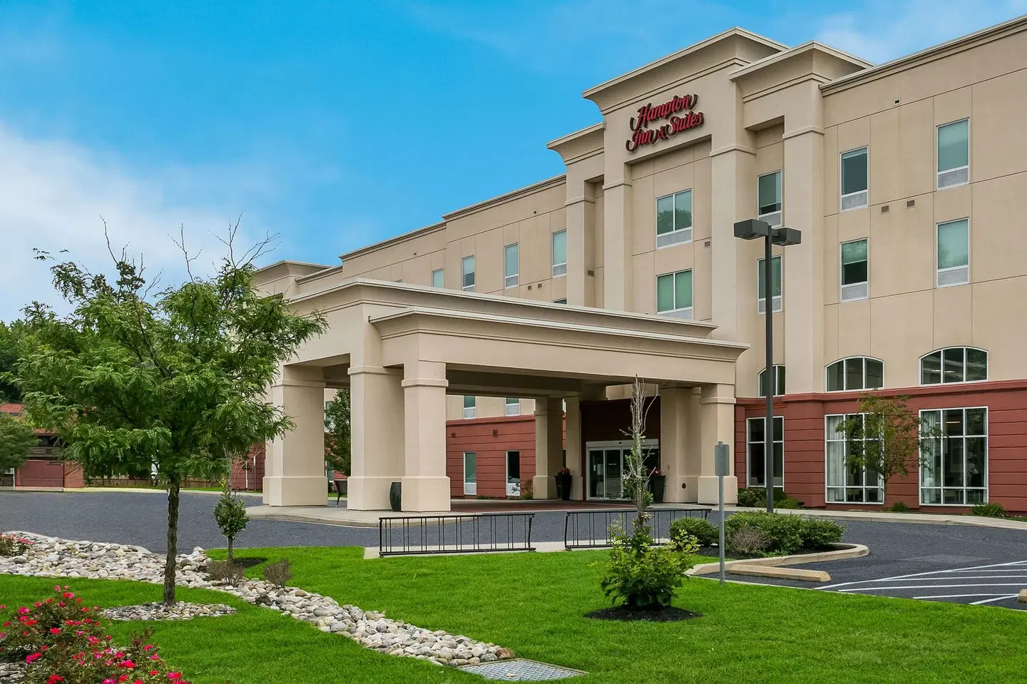 Hampton Inn & Suites Wilmington Christiana EXTERIOR