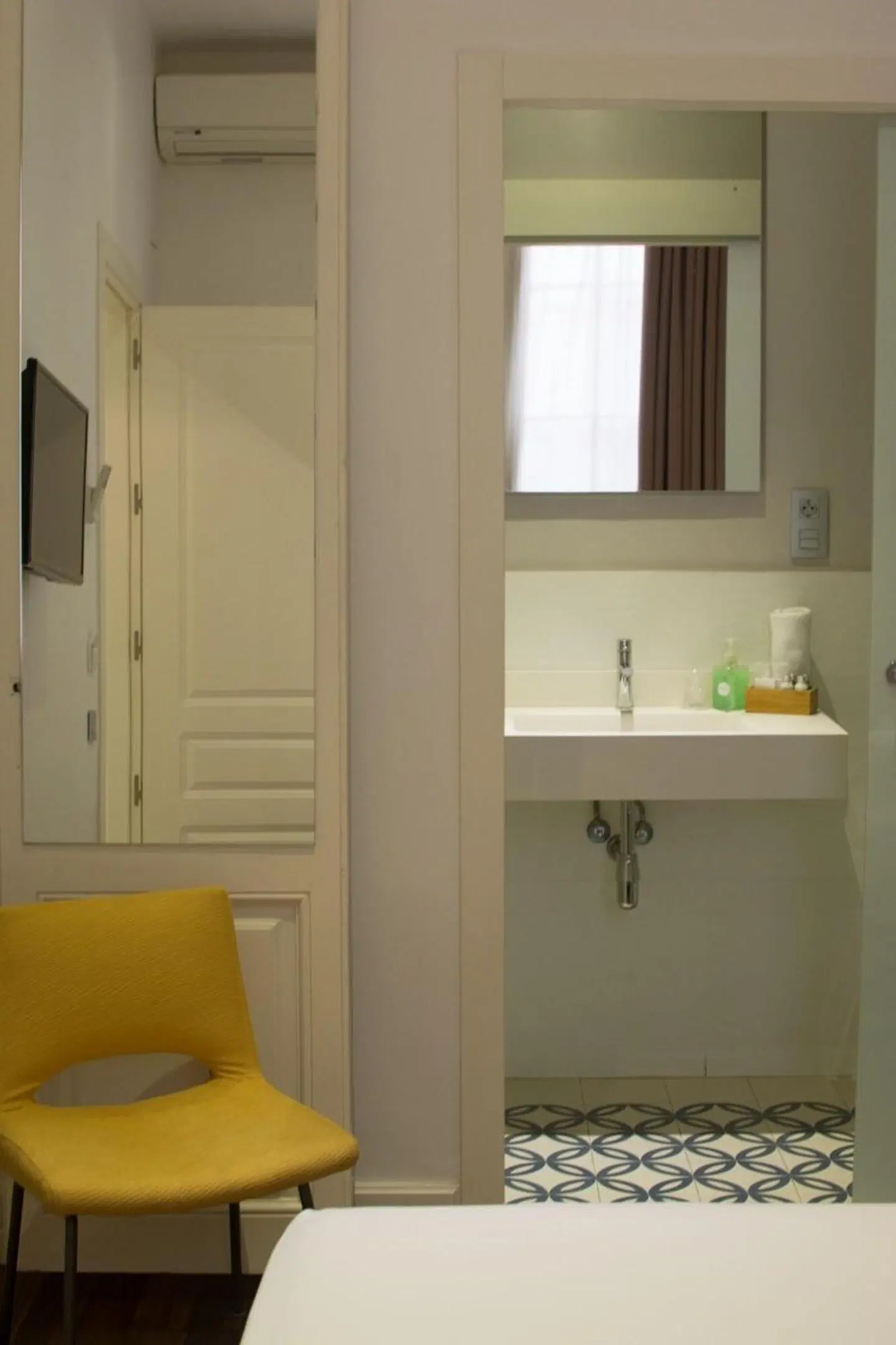 Forget Me Not Plus BATHROOM