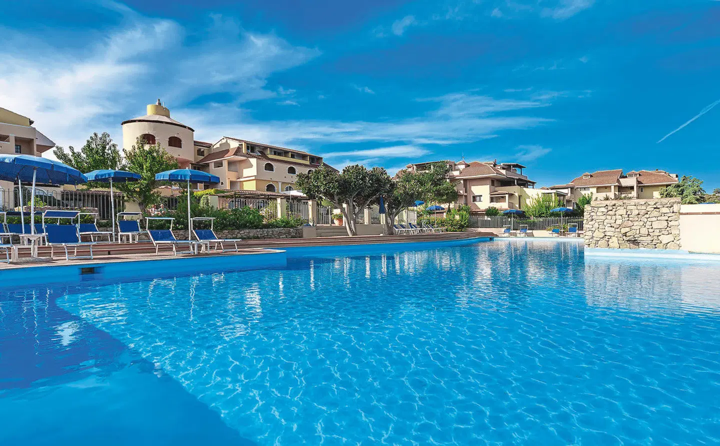 Colonna Beach Hotel & Apartments OUTDOOR_POOL