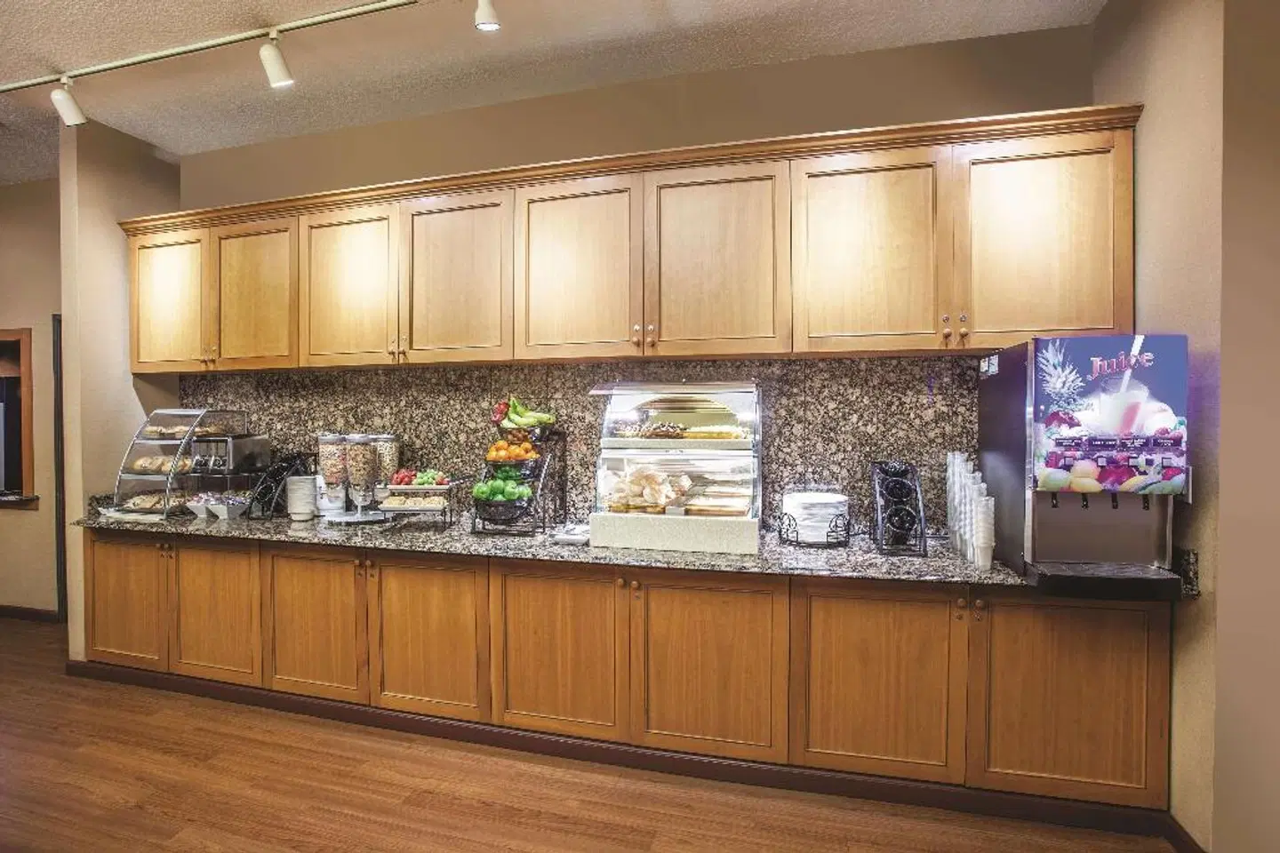 La Quinta Inn & Suites by Wyndham Portland Airport Restaurant