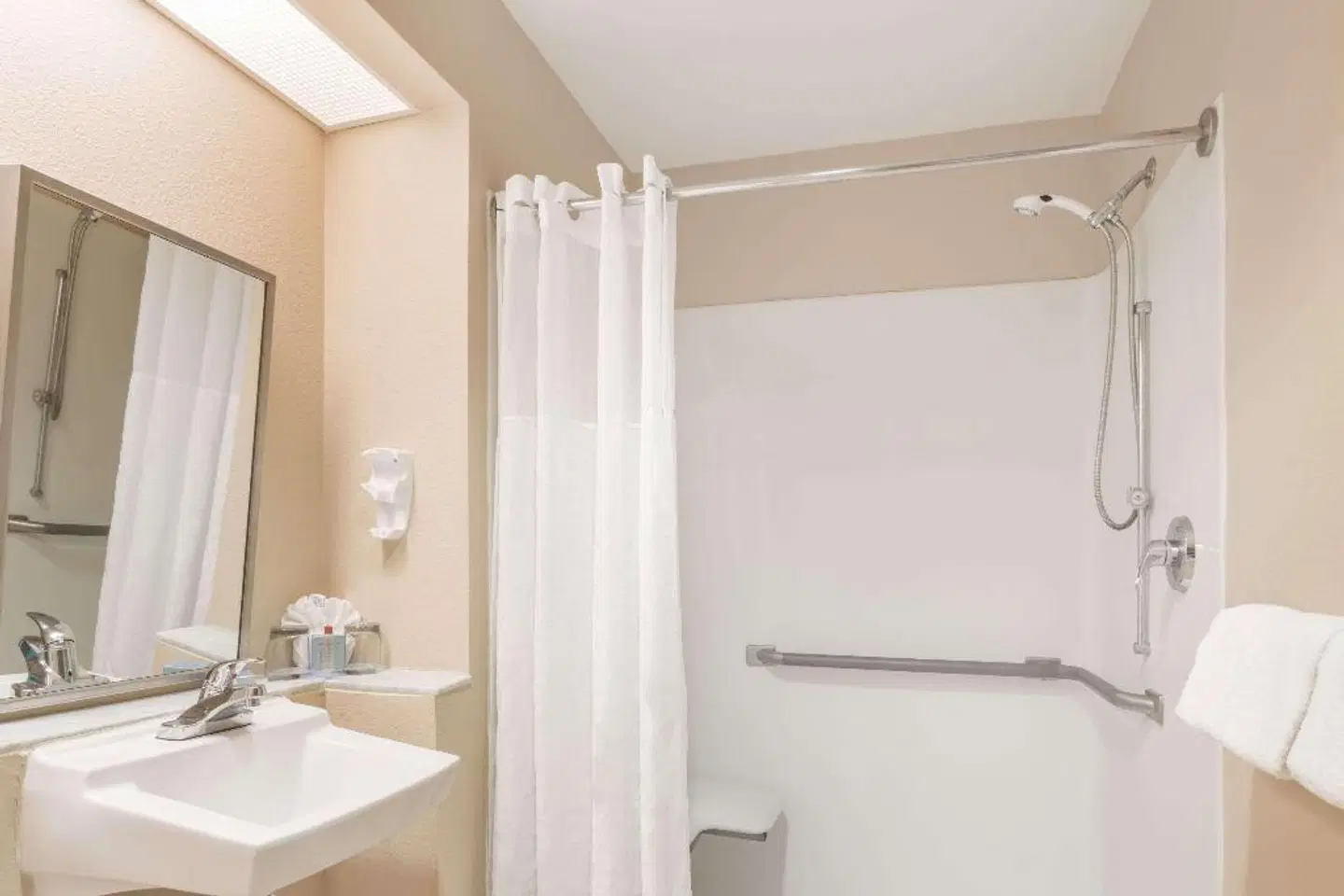 Hawthorn Suites by Wyndham Orlando Lake Buena Vista BATHROOM