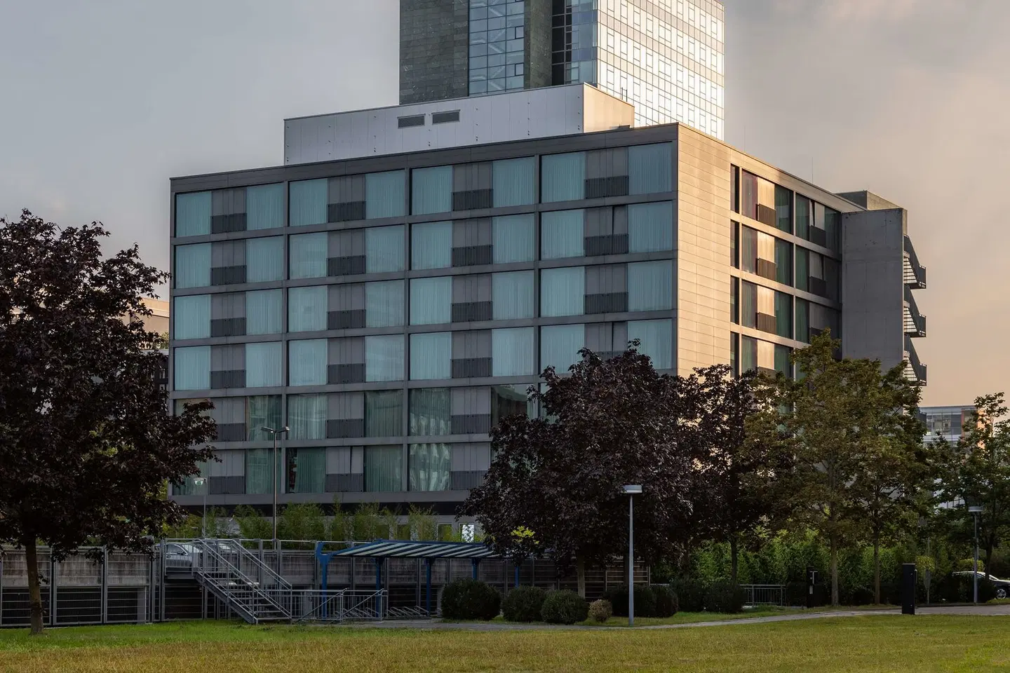 DoubleTree by Hilton Frankfurt Niederrad EXTERIOR