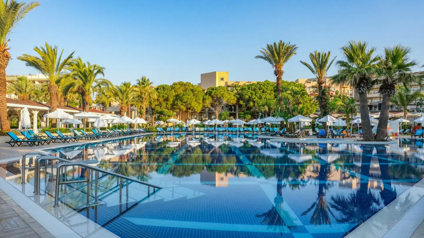 Crystal Tat Beach Pearl Collection OUTDOOR_POOL