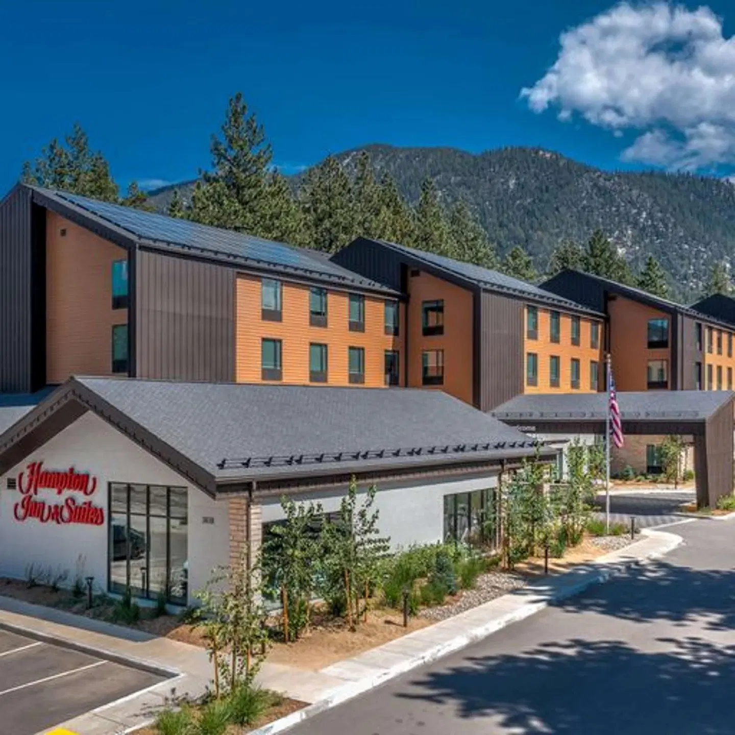 Hampton Inn & Suites South Lake Tahoe EXTERIOR