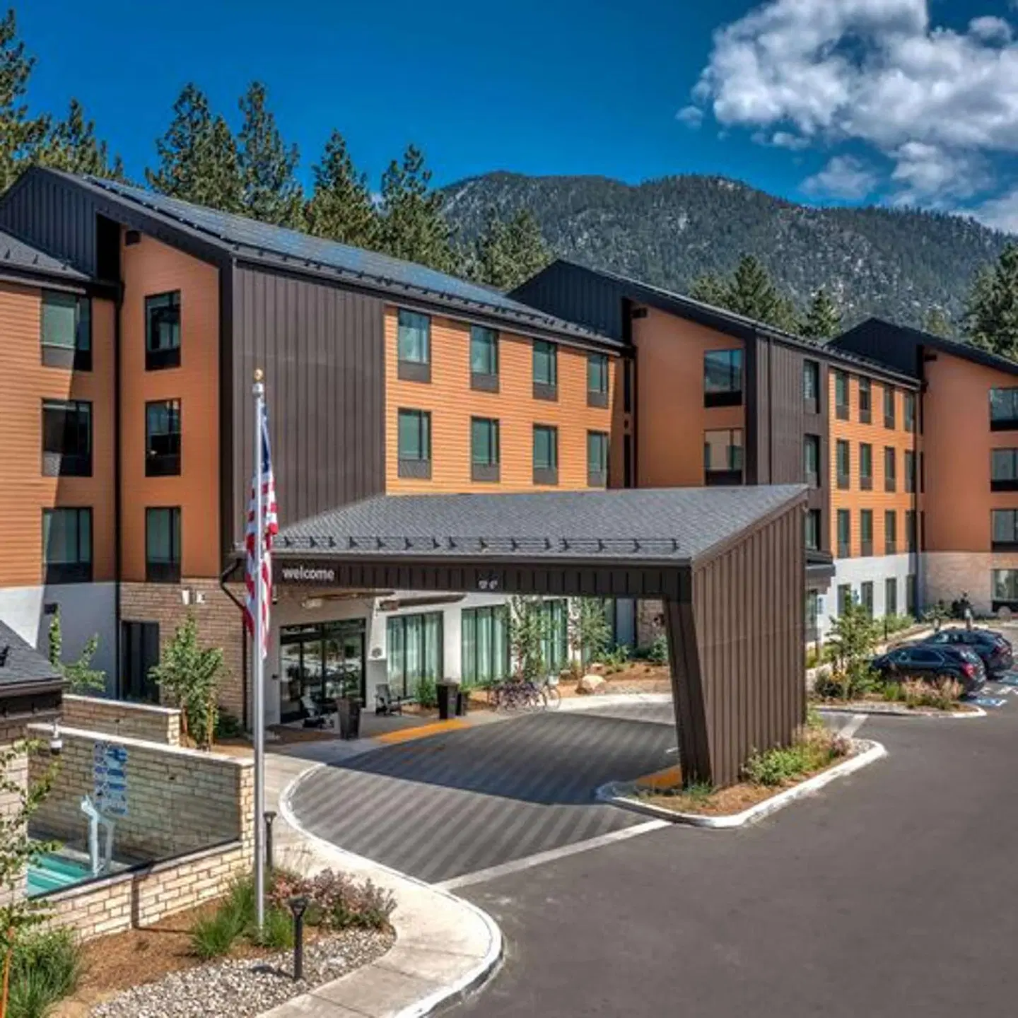 Hampton Inn & Suites South Lake Tahoe EXTERIOR