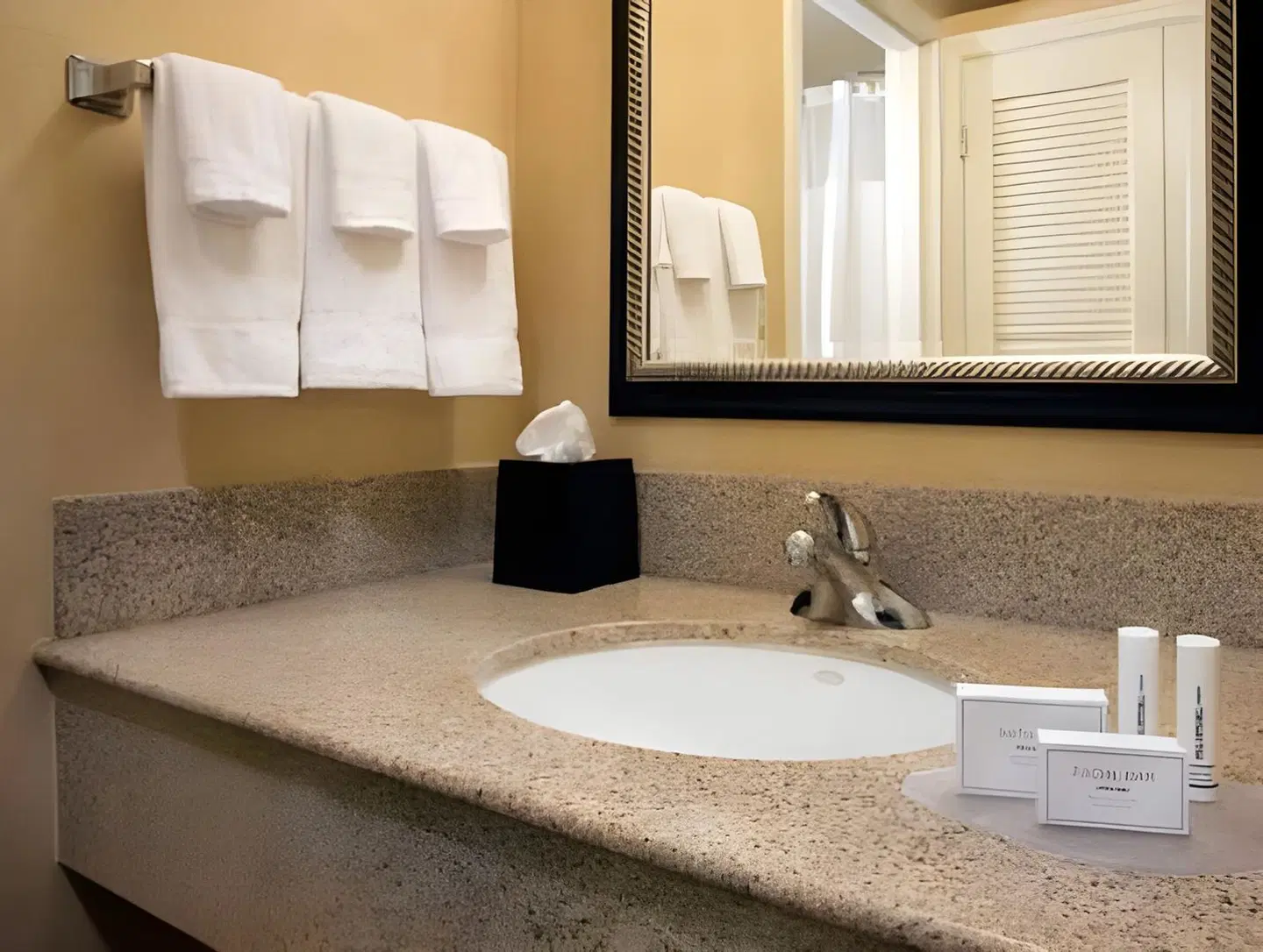 Courtyard by Marriott Phoenix Airport Badezimmer