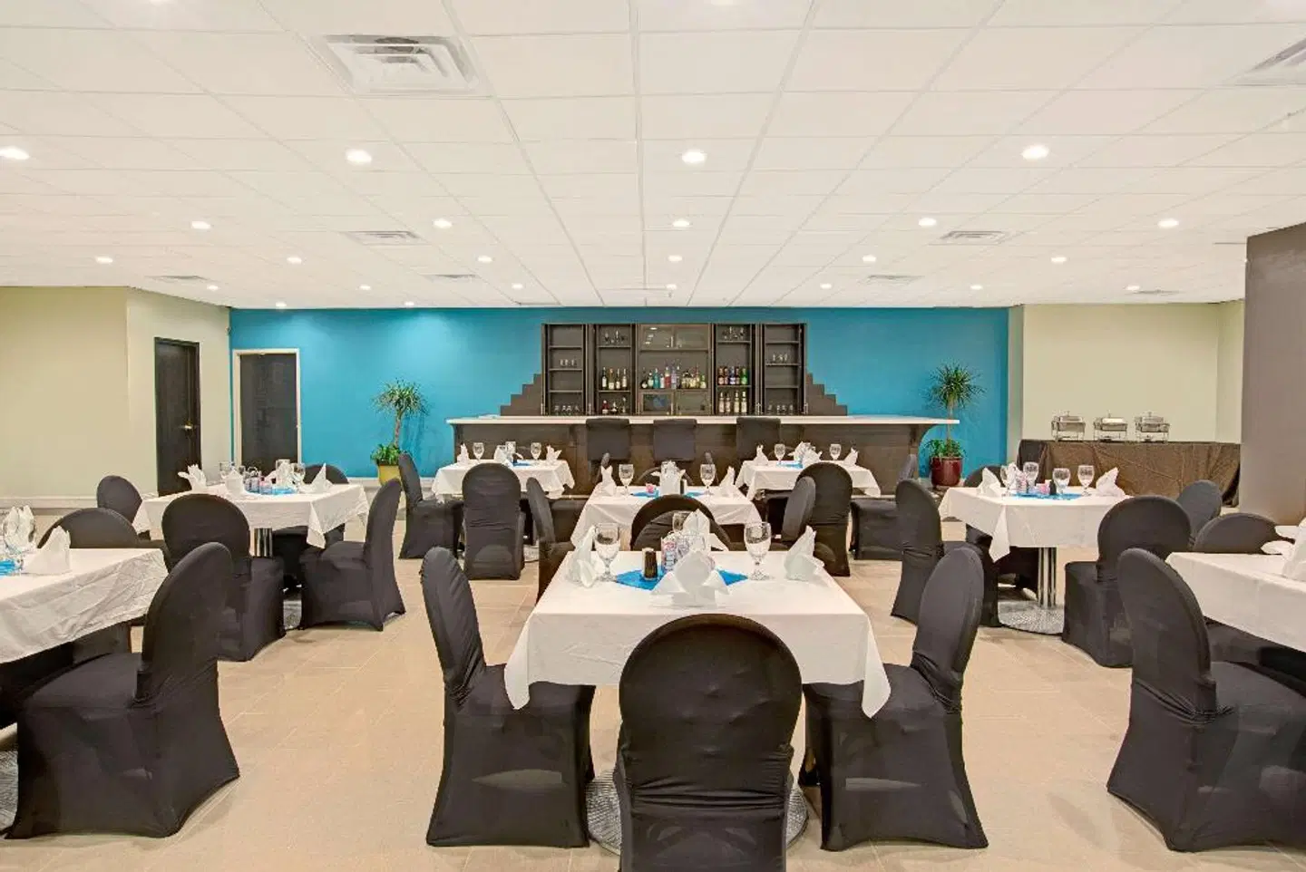 Ramada Plaza by Wyndham Charlotte Airport Conference Center Restaurant