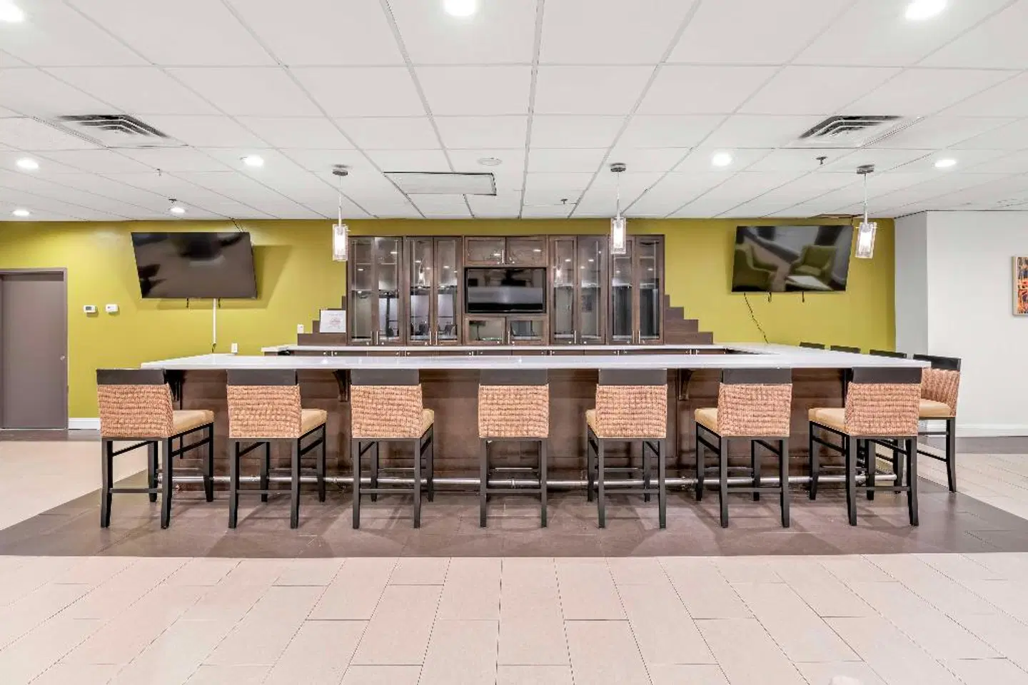 Ramada Plaza by Wyndham Charlotte Airport Conference Center BAR