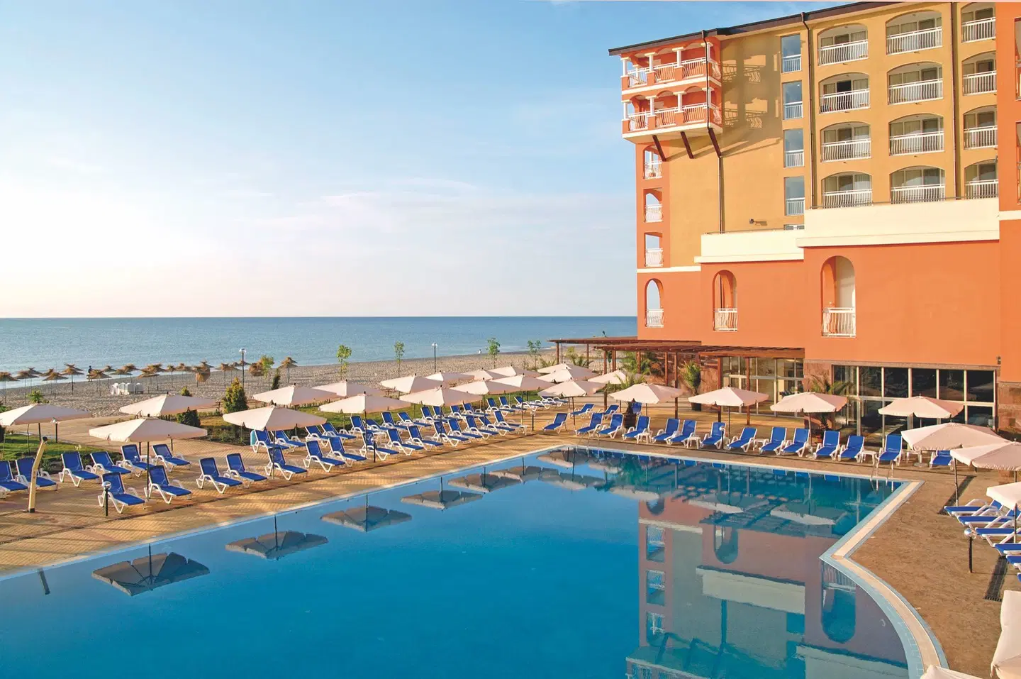 Sol Luna Bay & Mare Resort OUTDOOR_POOL